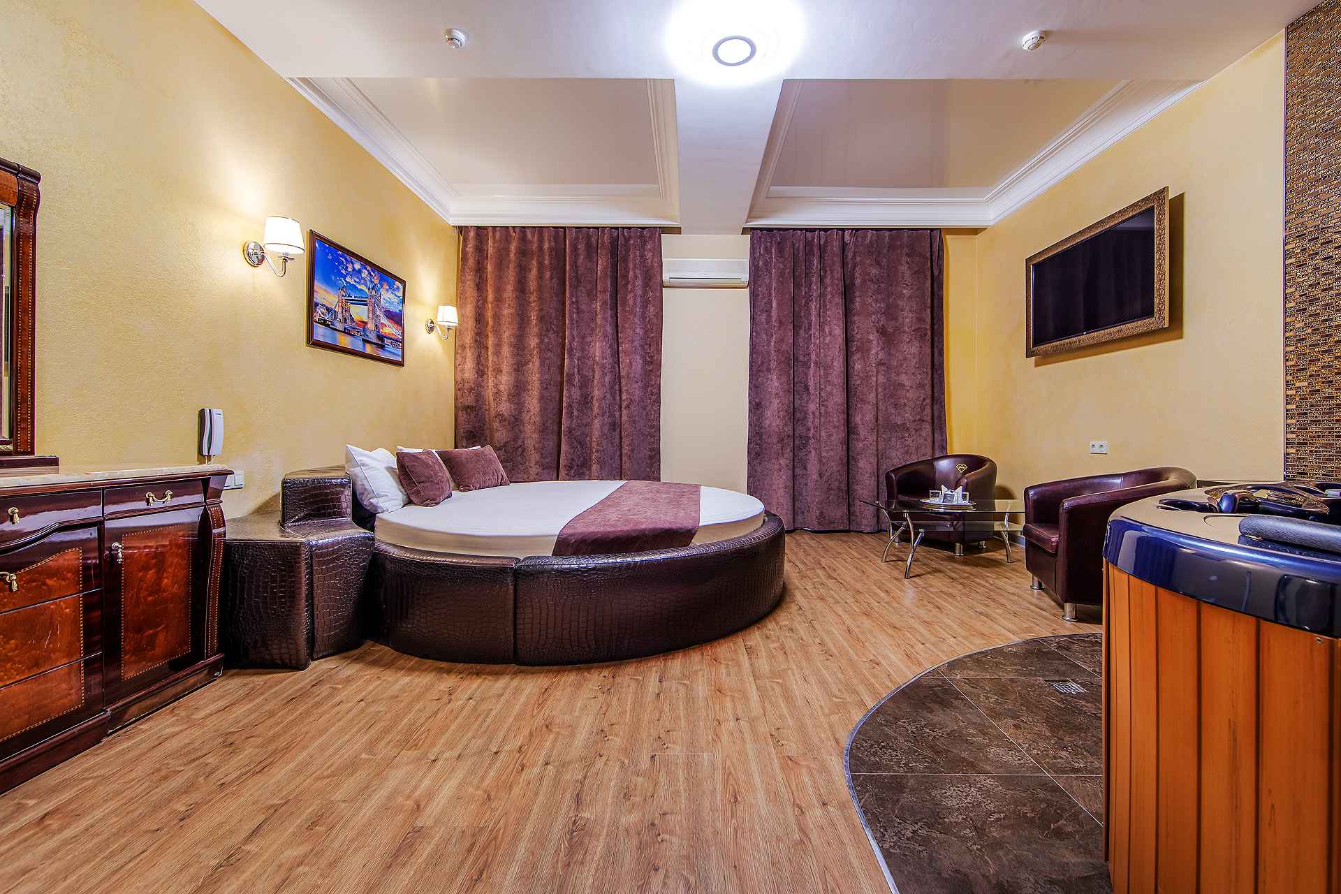 Двухместный номер с 1 кроватью с ванной (только для взрослых)