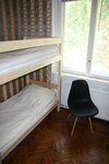 Спальное место на двухъярусной кровати в общем номере для мужчин и женщин в Есенин