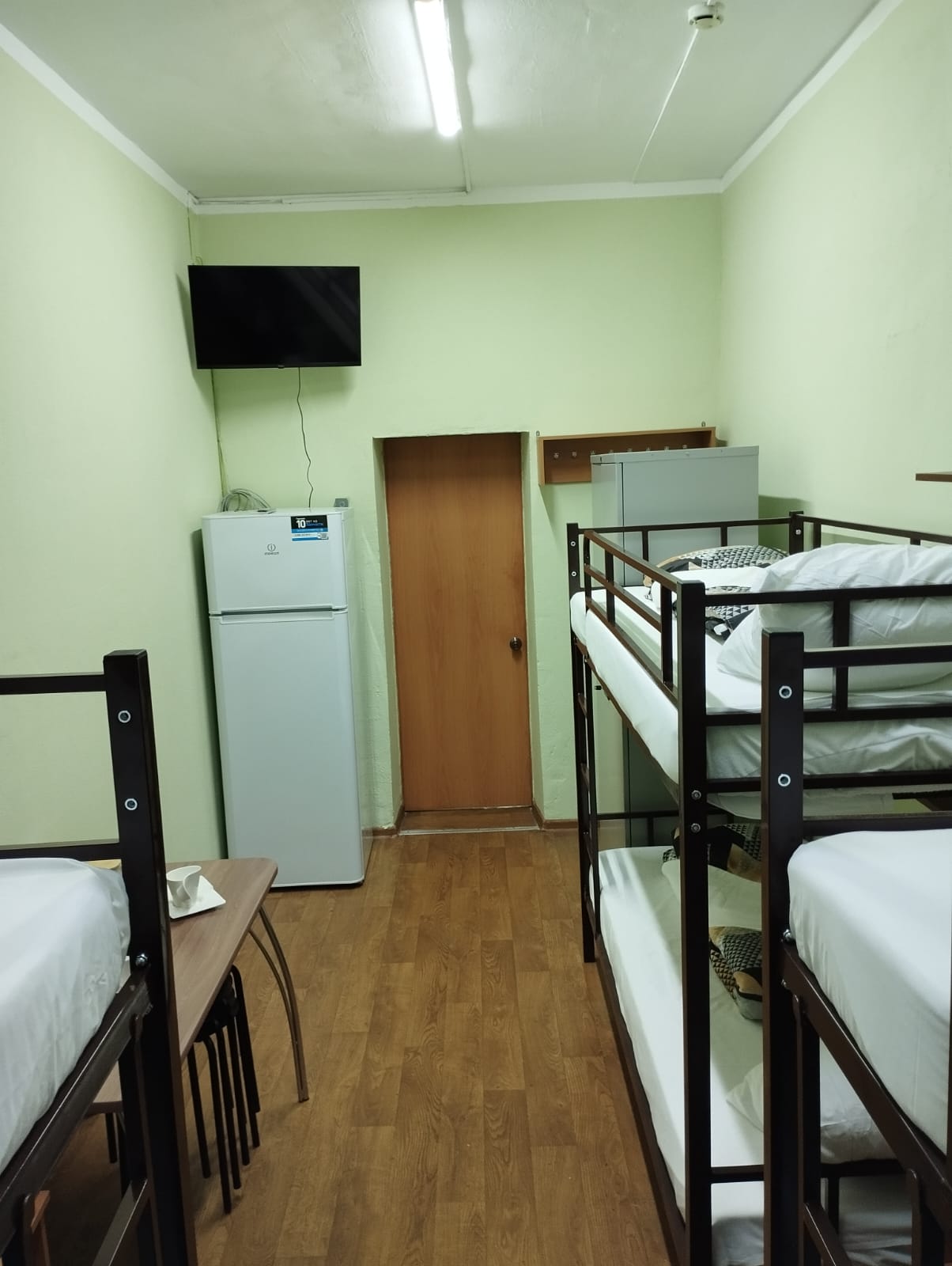 Общий номер для мужчин с 6 кроватями