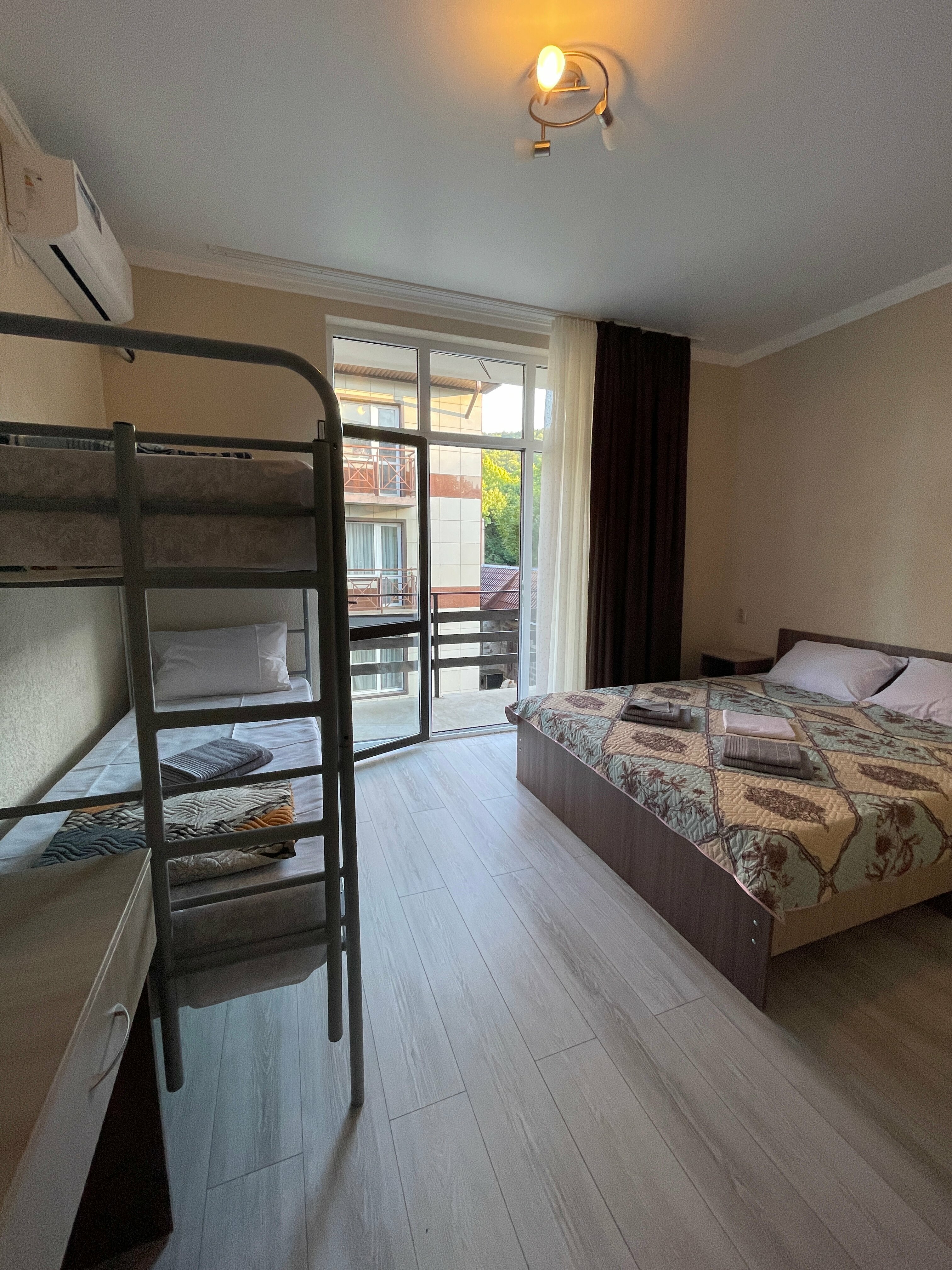 Четырехместный номер с балконом