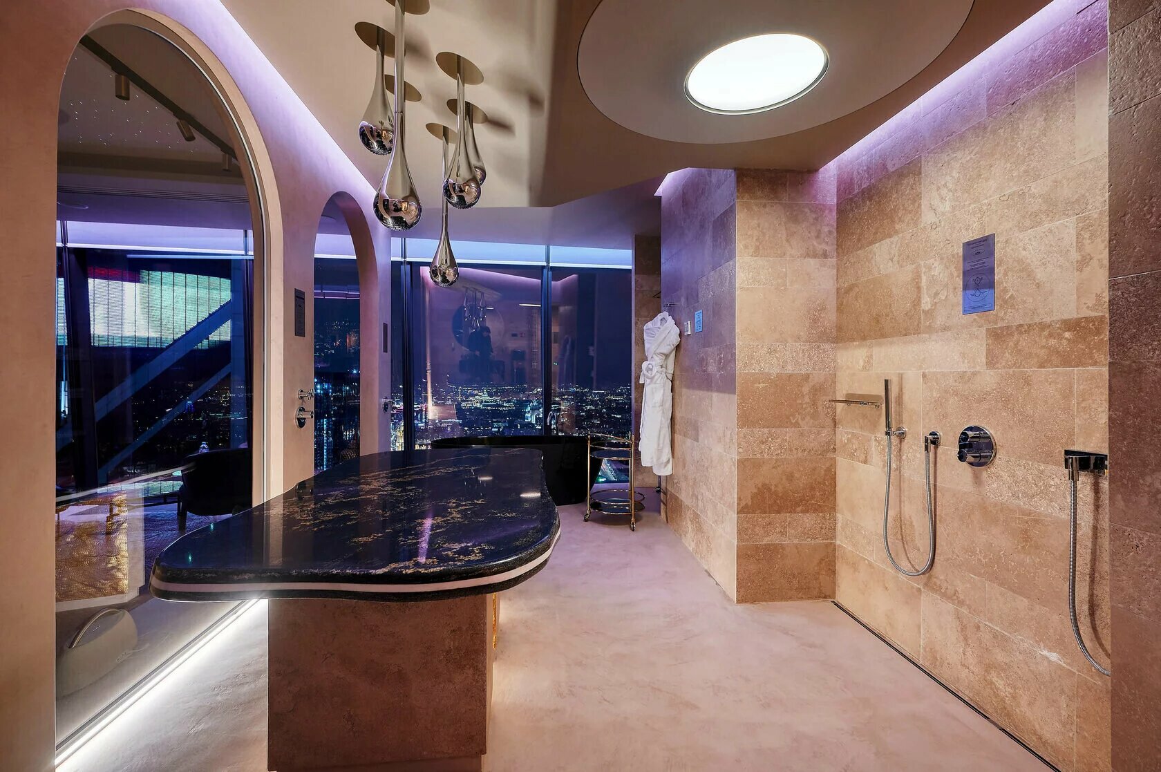 "SKY SPA ROOM" — самые вкуснейшие апартаменты-студия на 77-м этаже башни Федерация "Восток" с открытой ванной, соляной баней, горизонтальным и вертикальным душем.