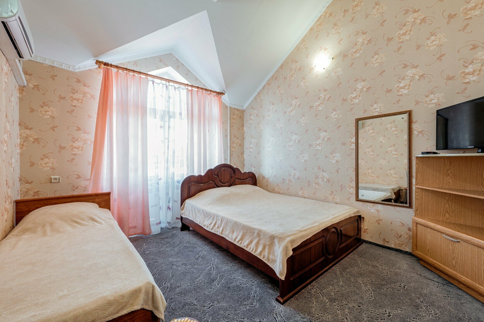 Трехместный номер с видом на море