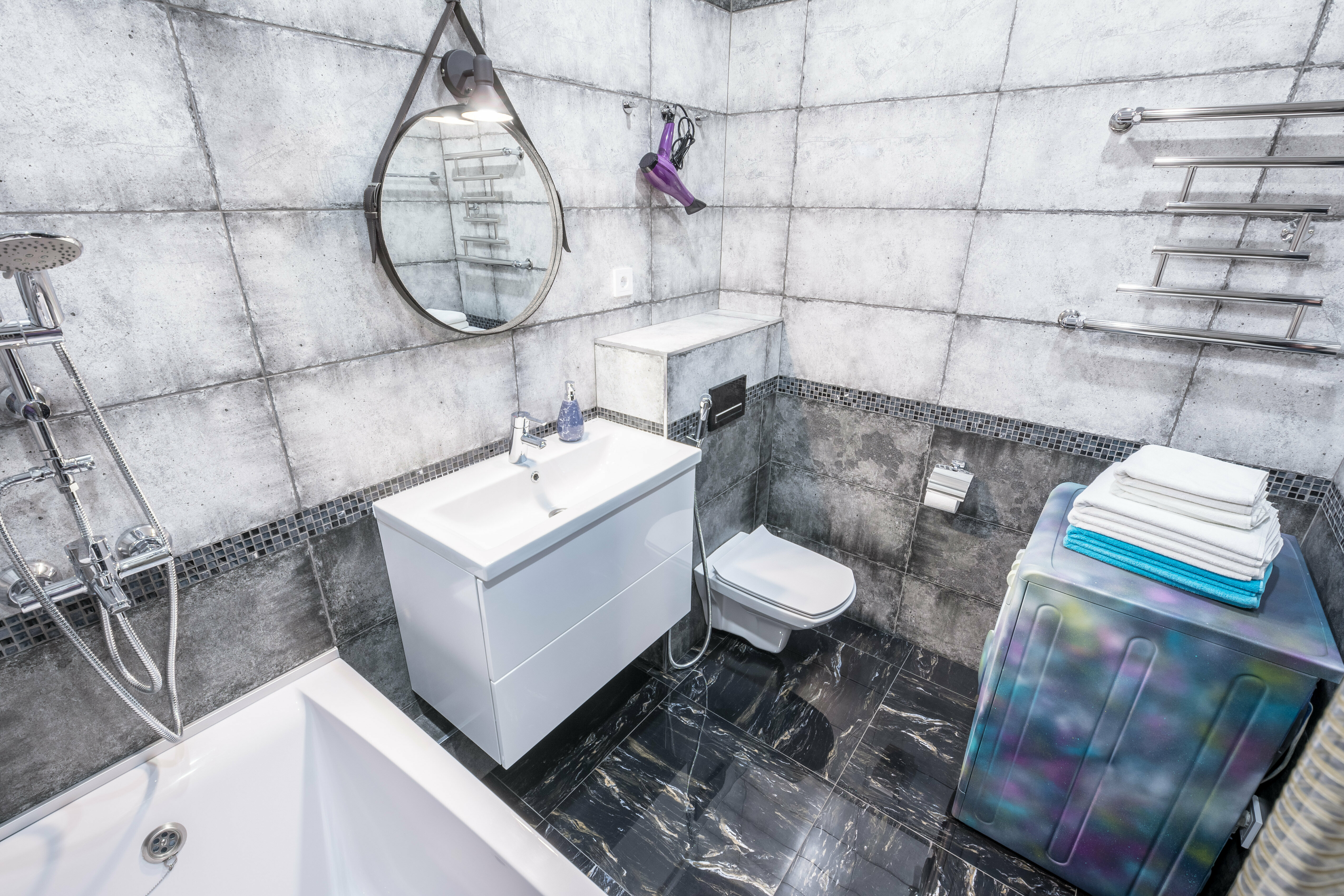 Эксклюзивные апартаменты с двумя спальнями. В главной спальне — кровать-трансформер «Эргомоушен». Вид на город с 16-го этажа.