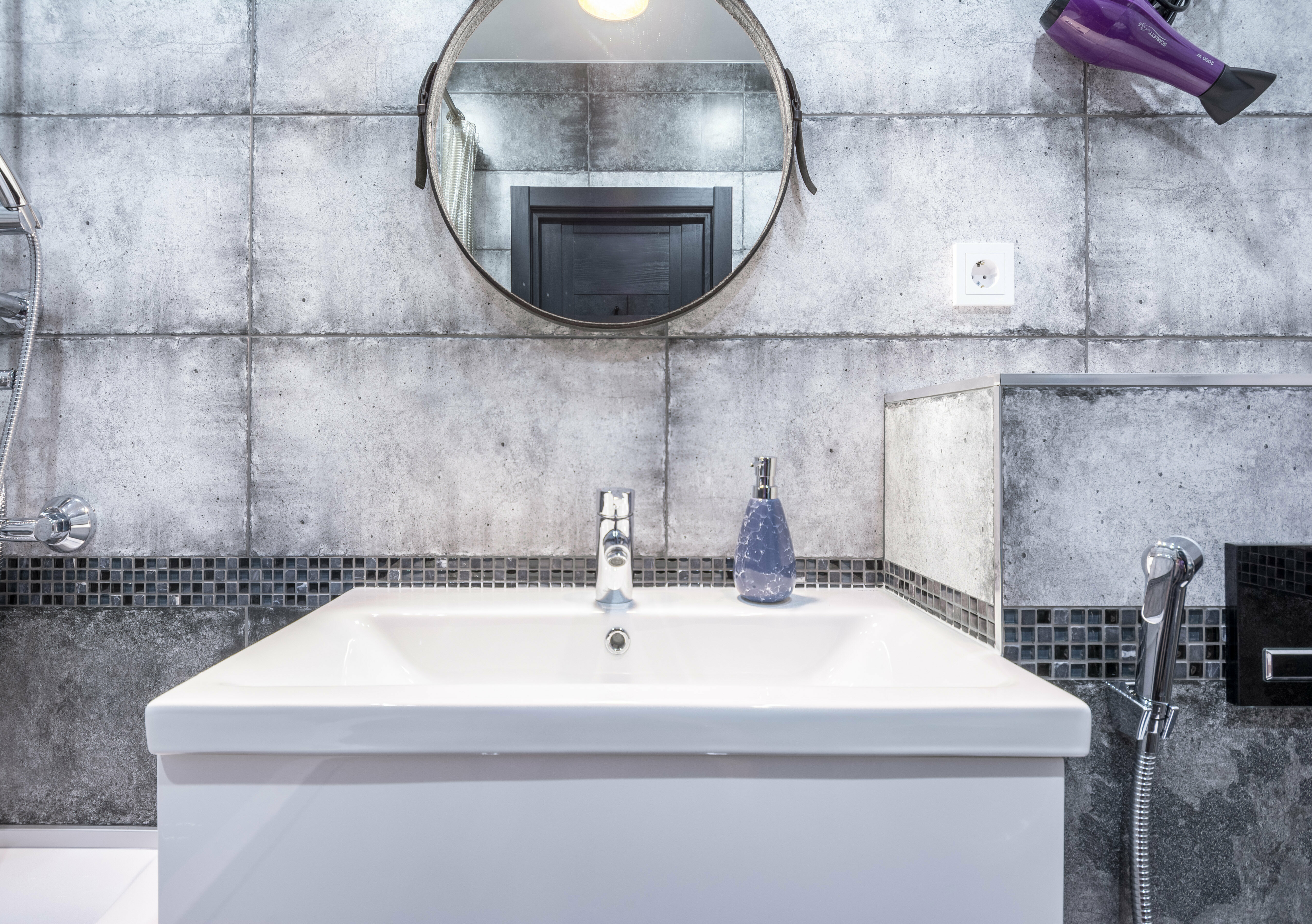 Эксклюзивные апартаменты с двумя спальнями. В главной спальне — кровать-трансформер «Эргомоушен». Вид на город с 16-го этажа.