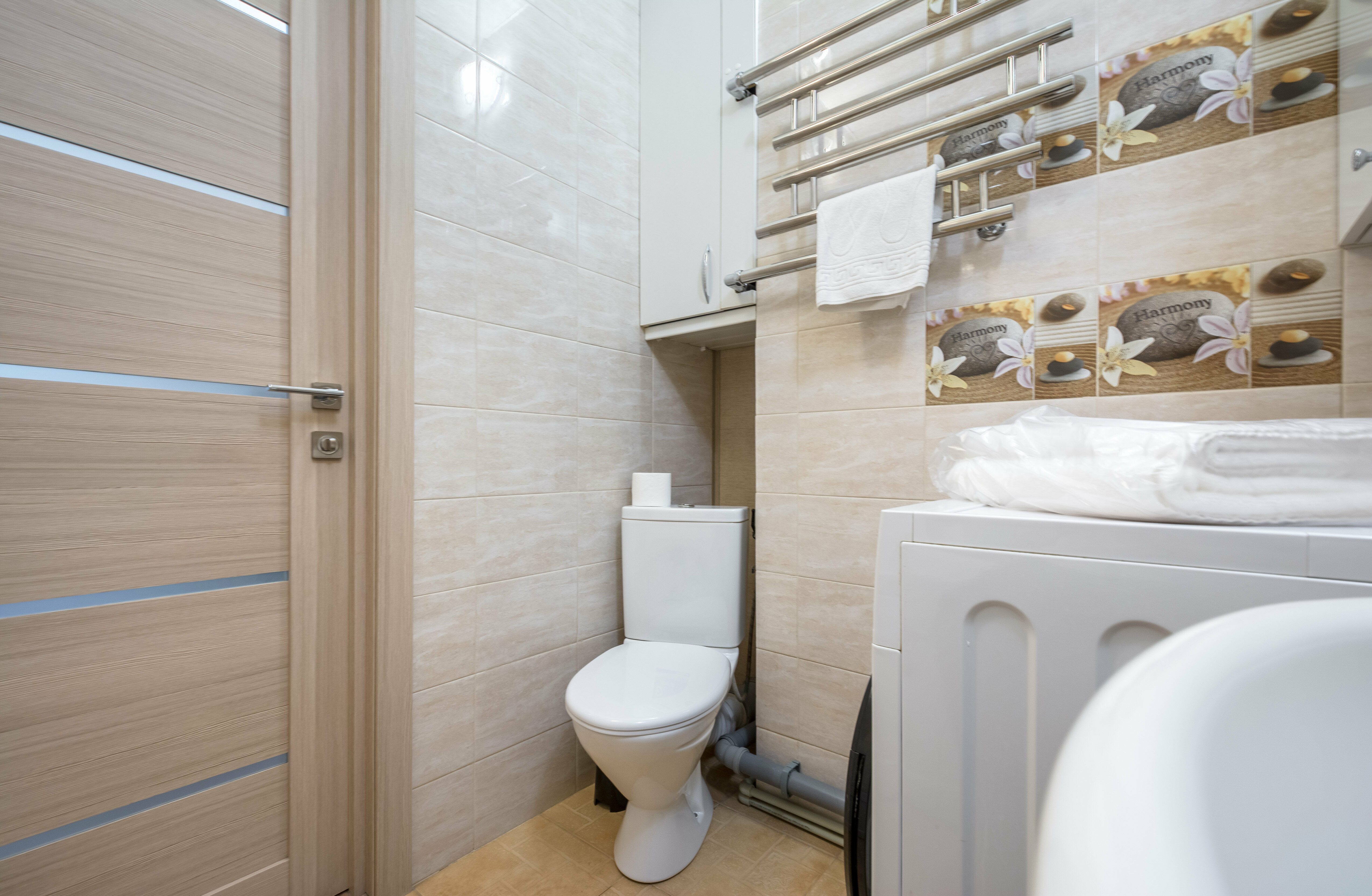 Однокомнатные апартаменты «Розовый фламинго» с подвесной качелью и балконом (вид на город с 23-го этажа).