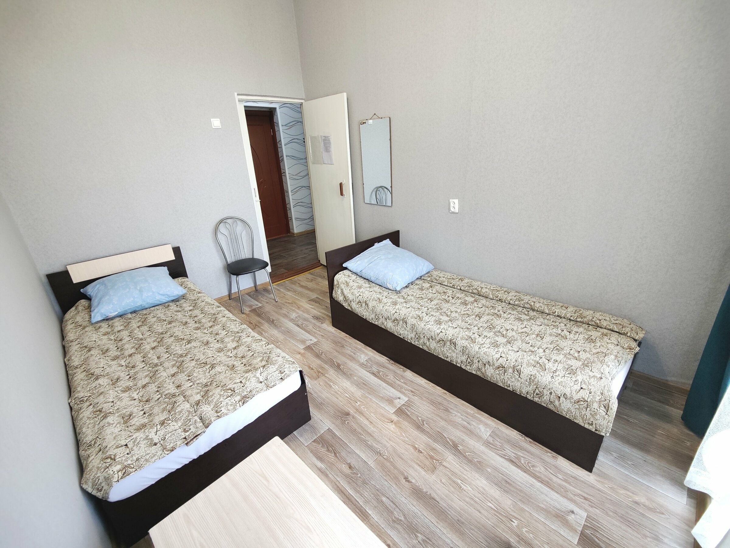 Четырехместный номер с душем