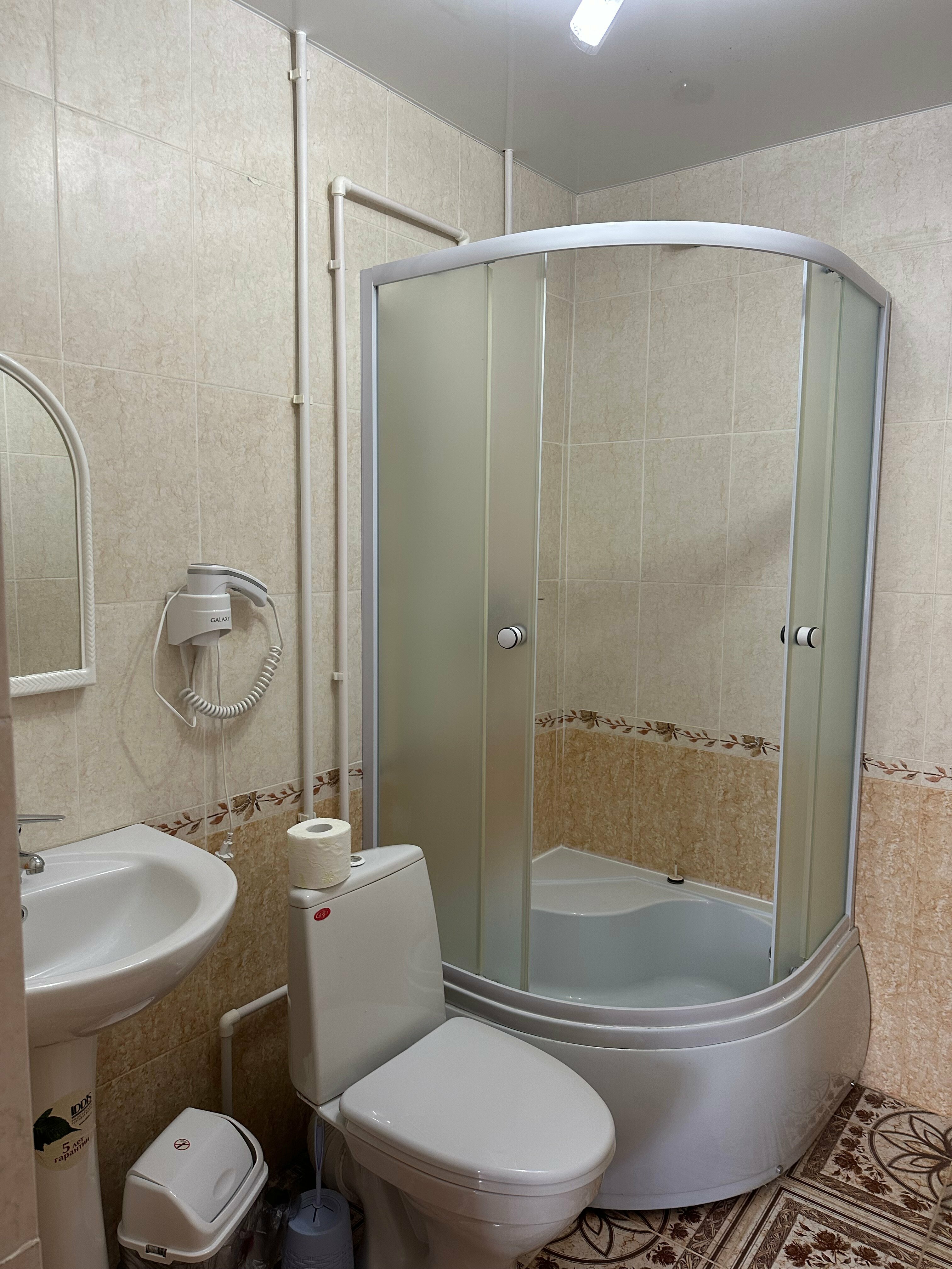 Трехместный номер с душем