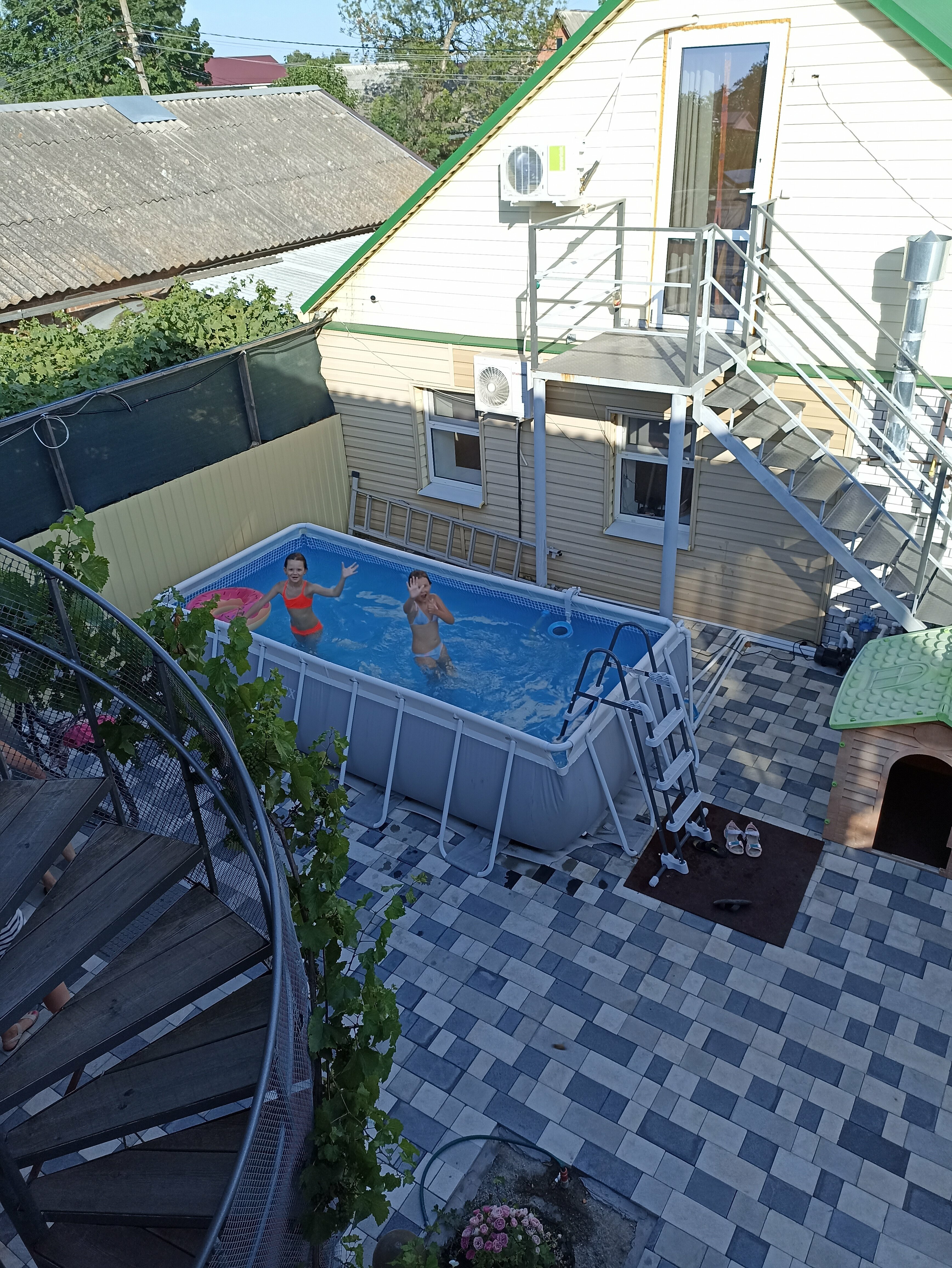 Студия -3, на 2 этаже