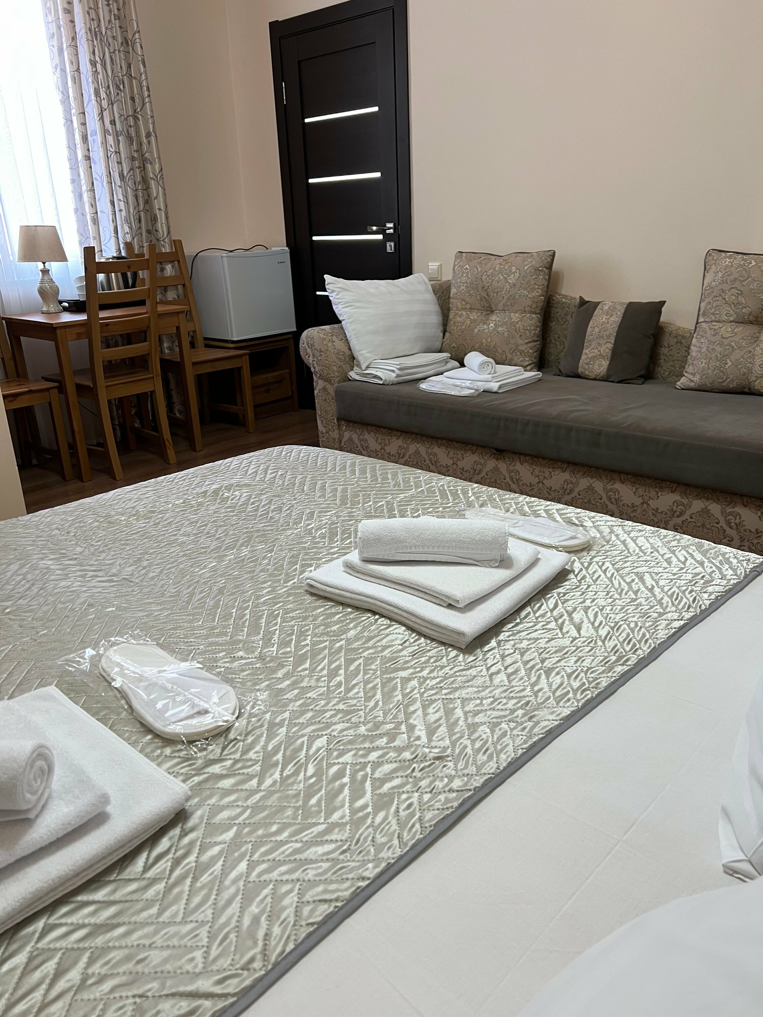 Трёхместный номер ДеЛюкс №8