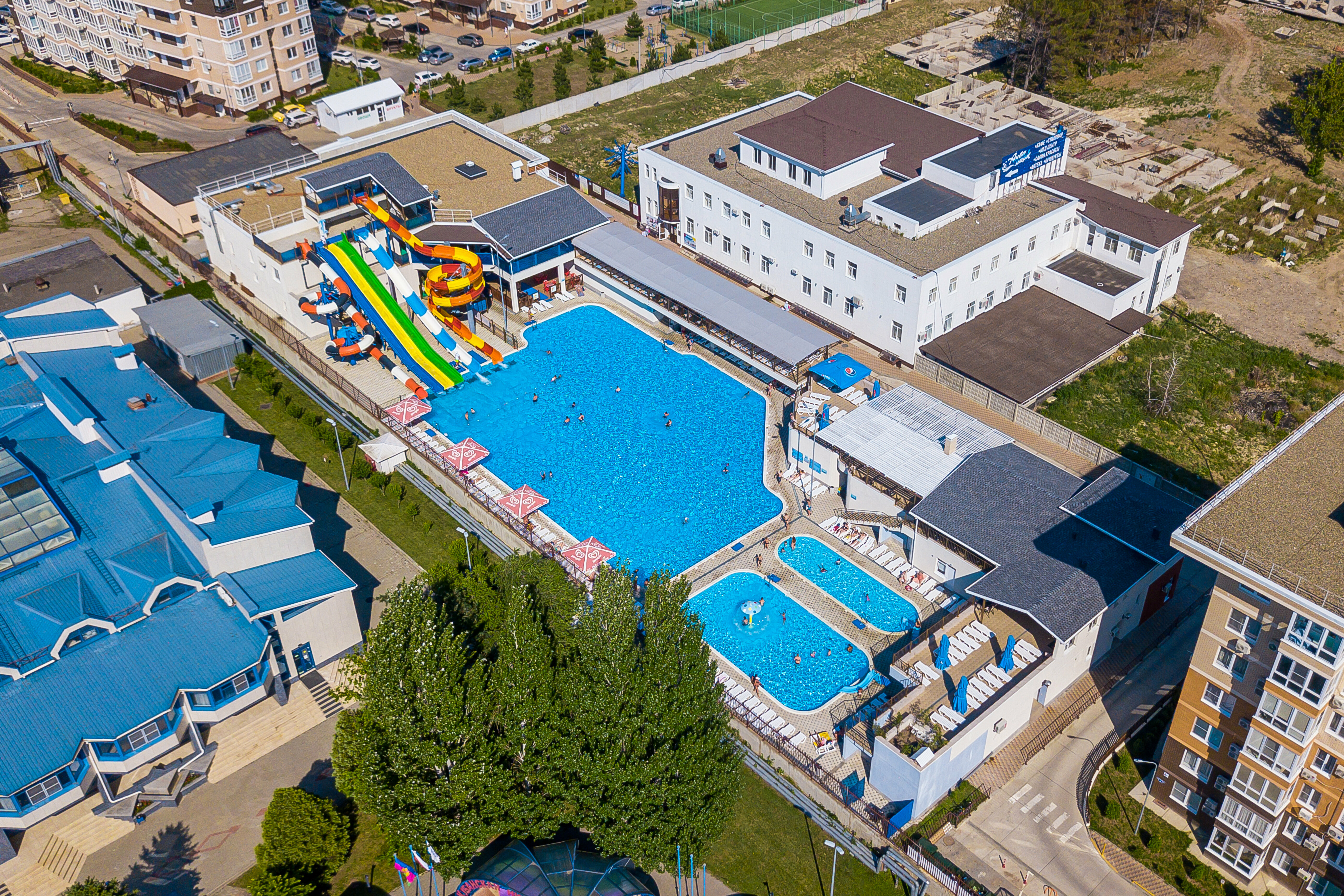 Просторный двухместный номер с 2 отдельными кроватями