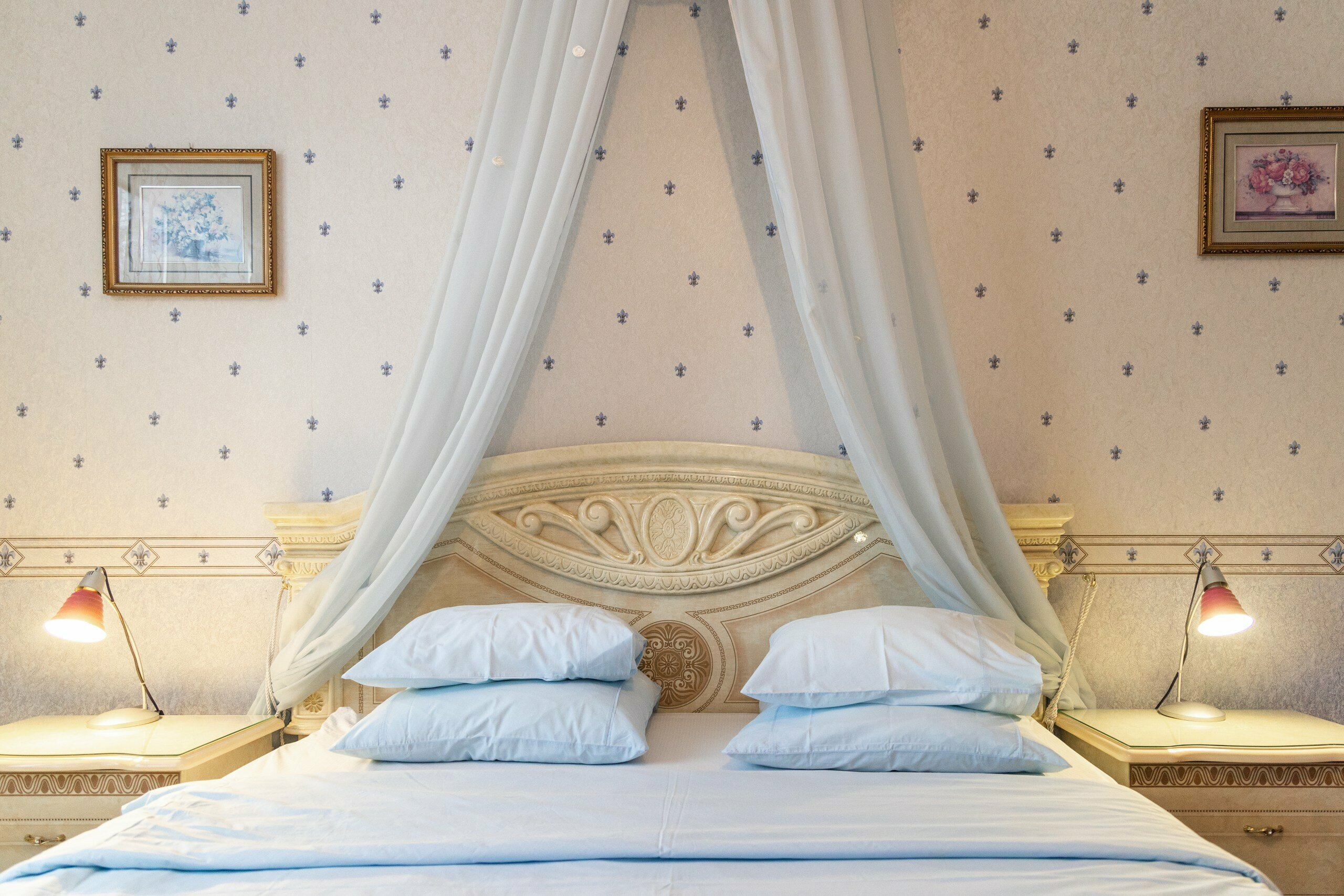 Улучшенное двухместное размещение +доп.место ( большая кровать+диван)