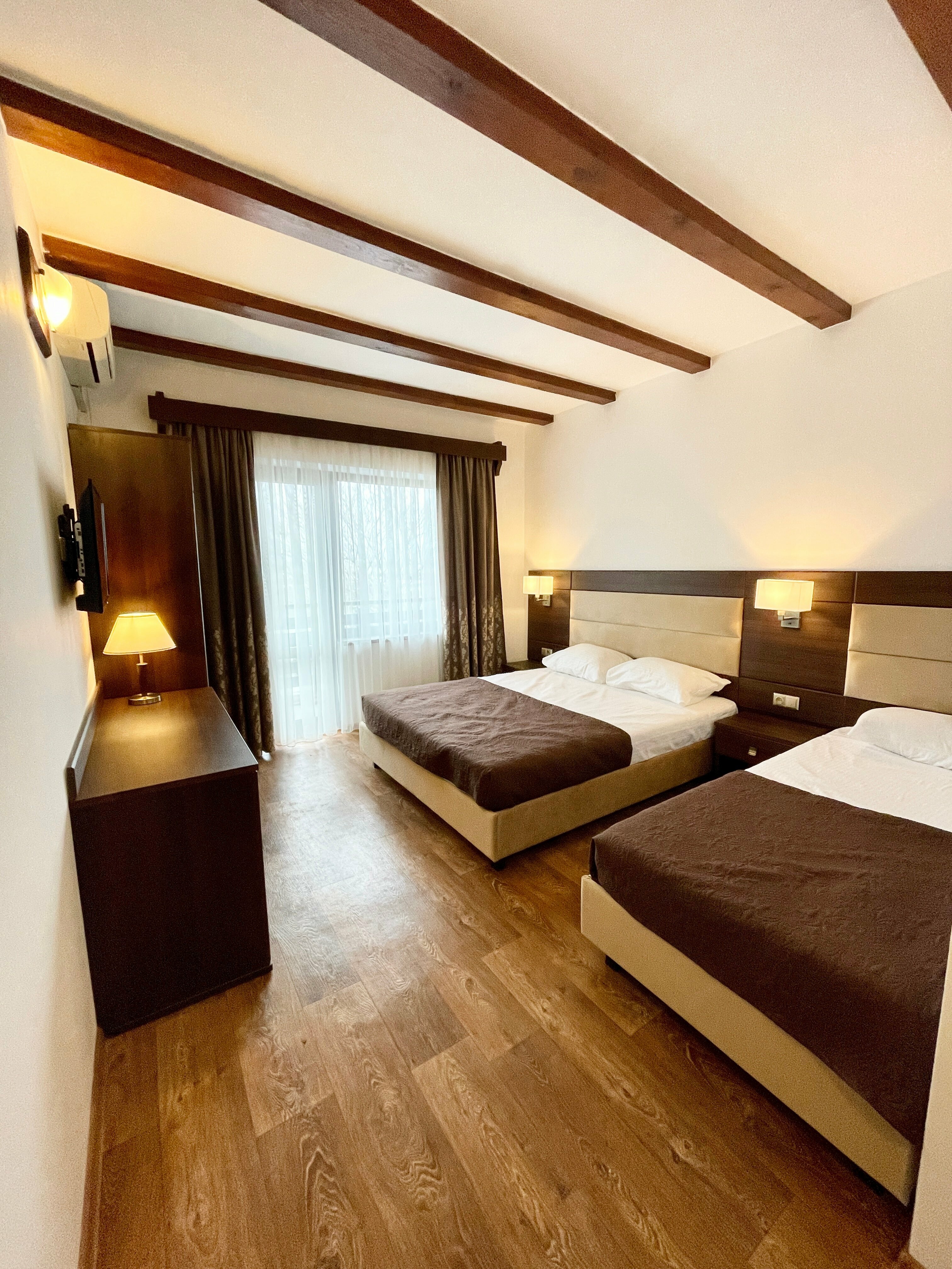 Трехместный номер с балконом