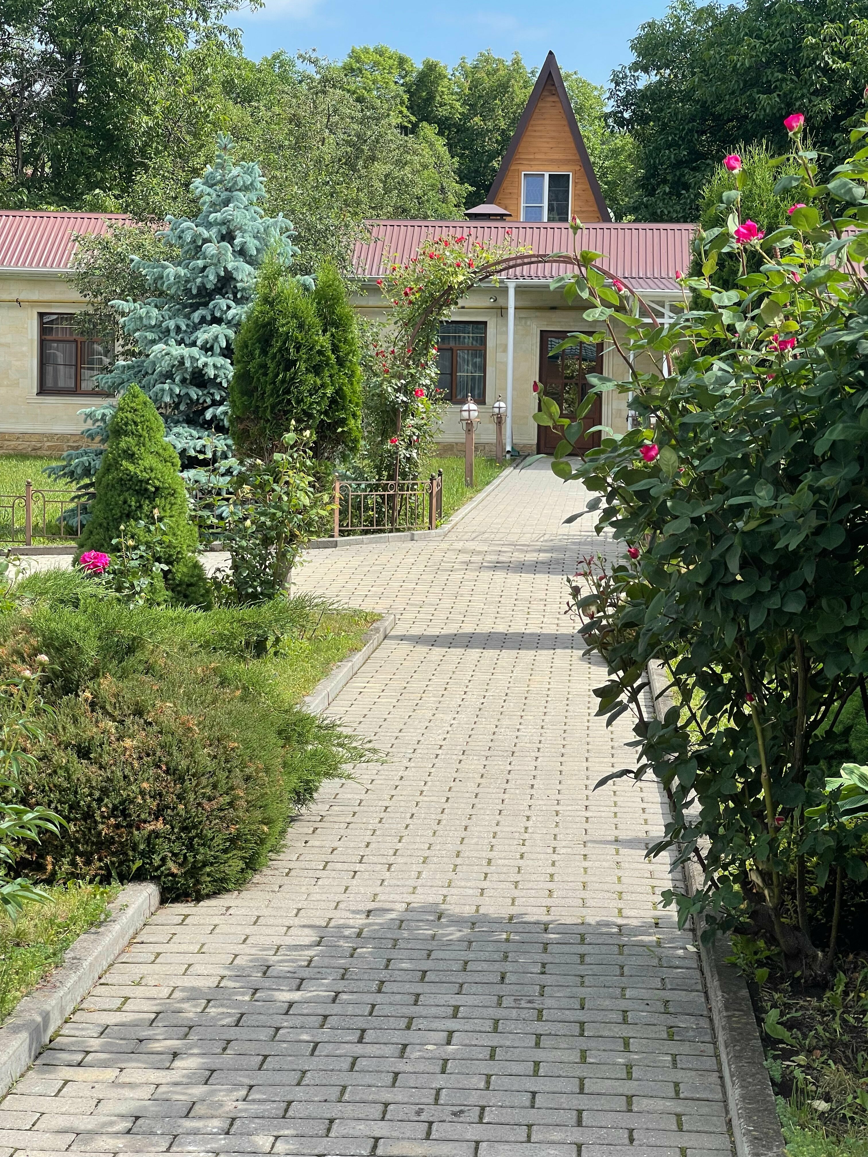 Дом с бассейном и  баней