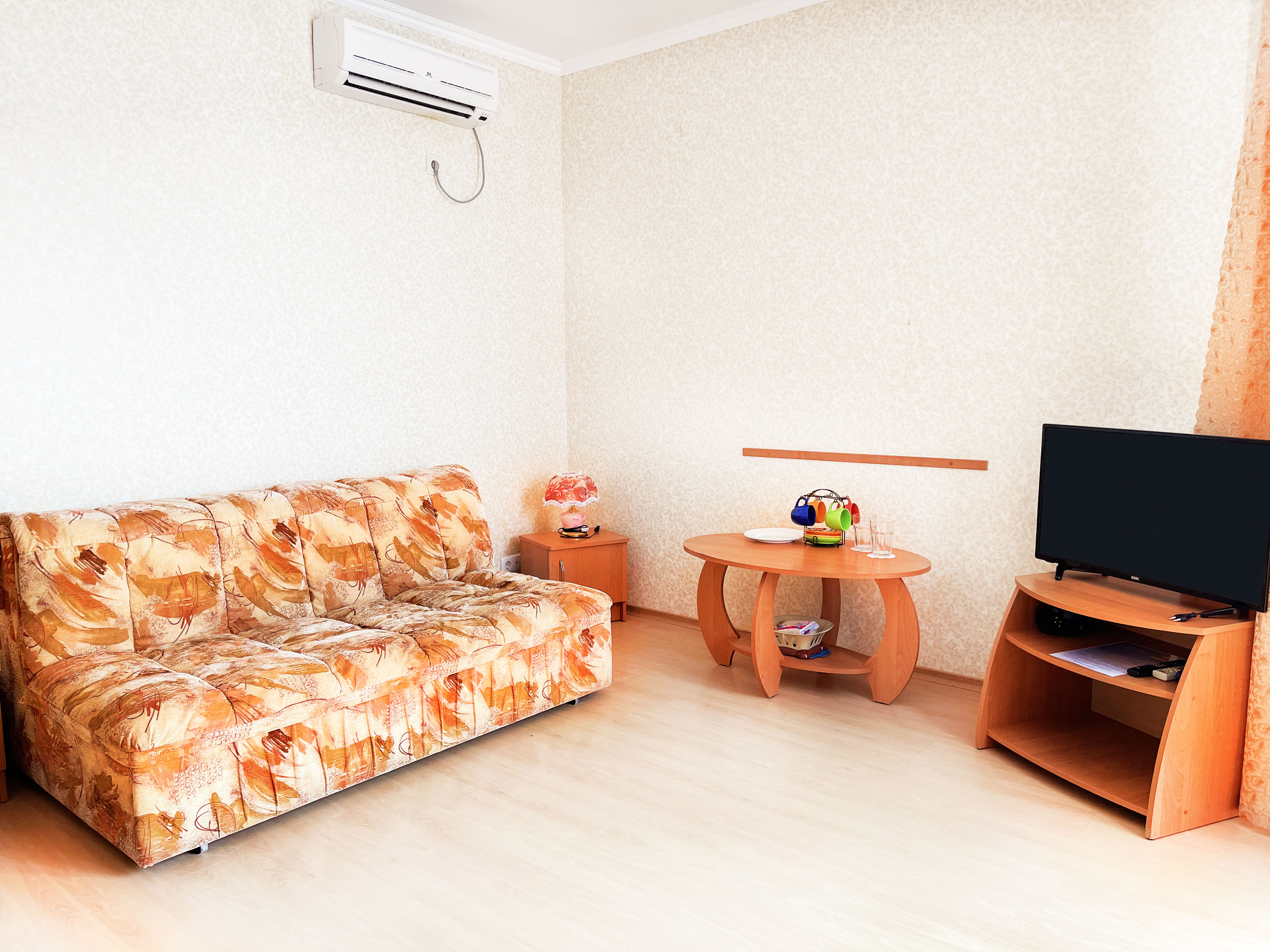 Семейный номер с боковым видом на море