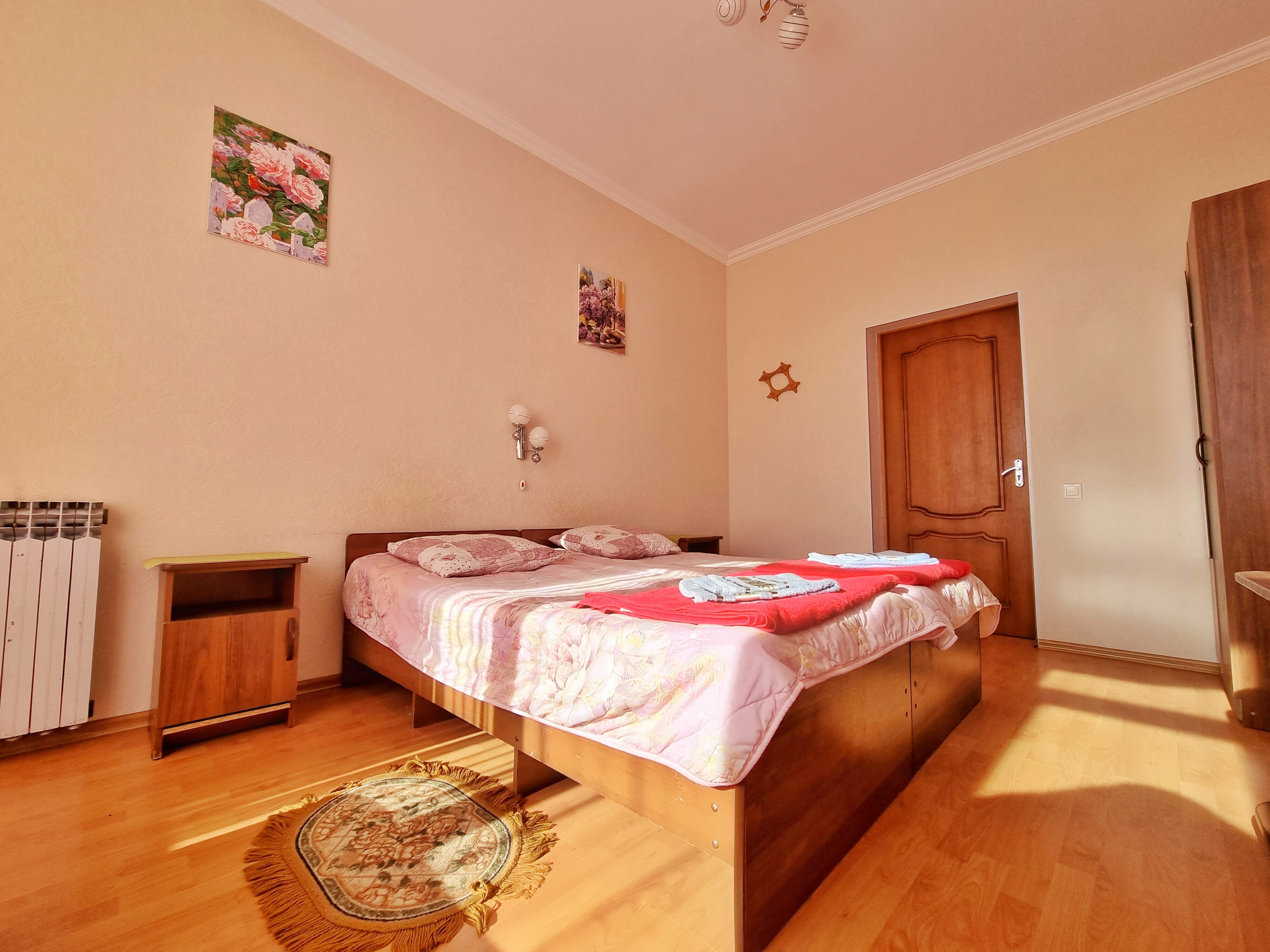 Двухместный номер эконом-класса с 2 отдельными кроватями