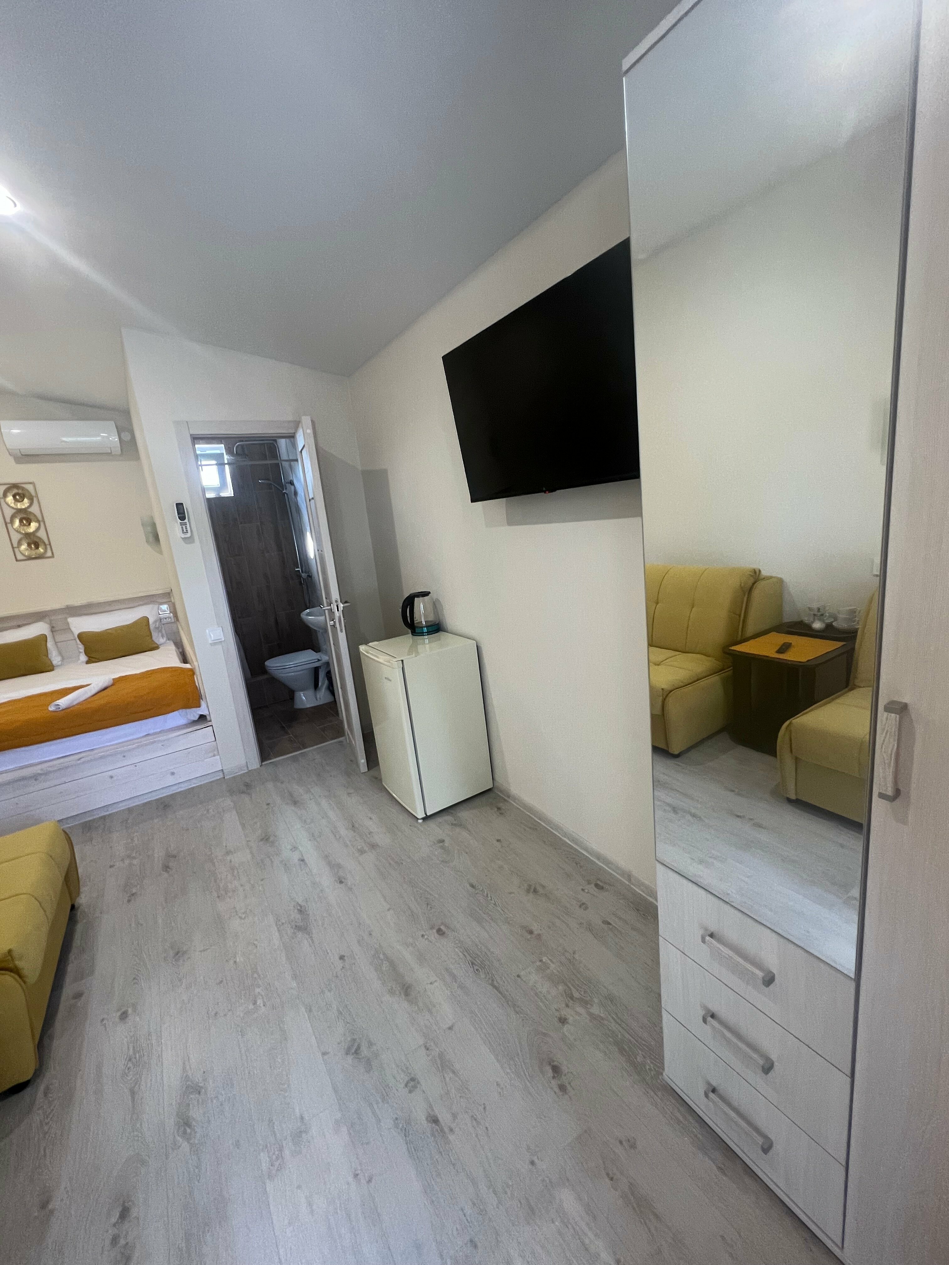 Домики с бассейном