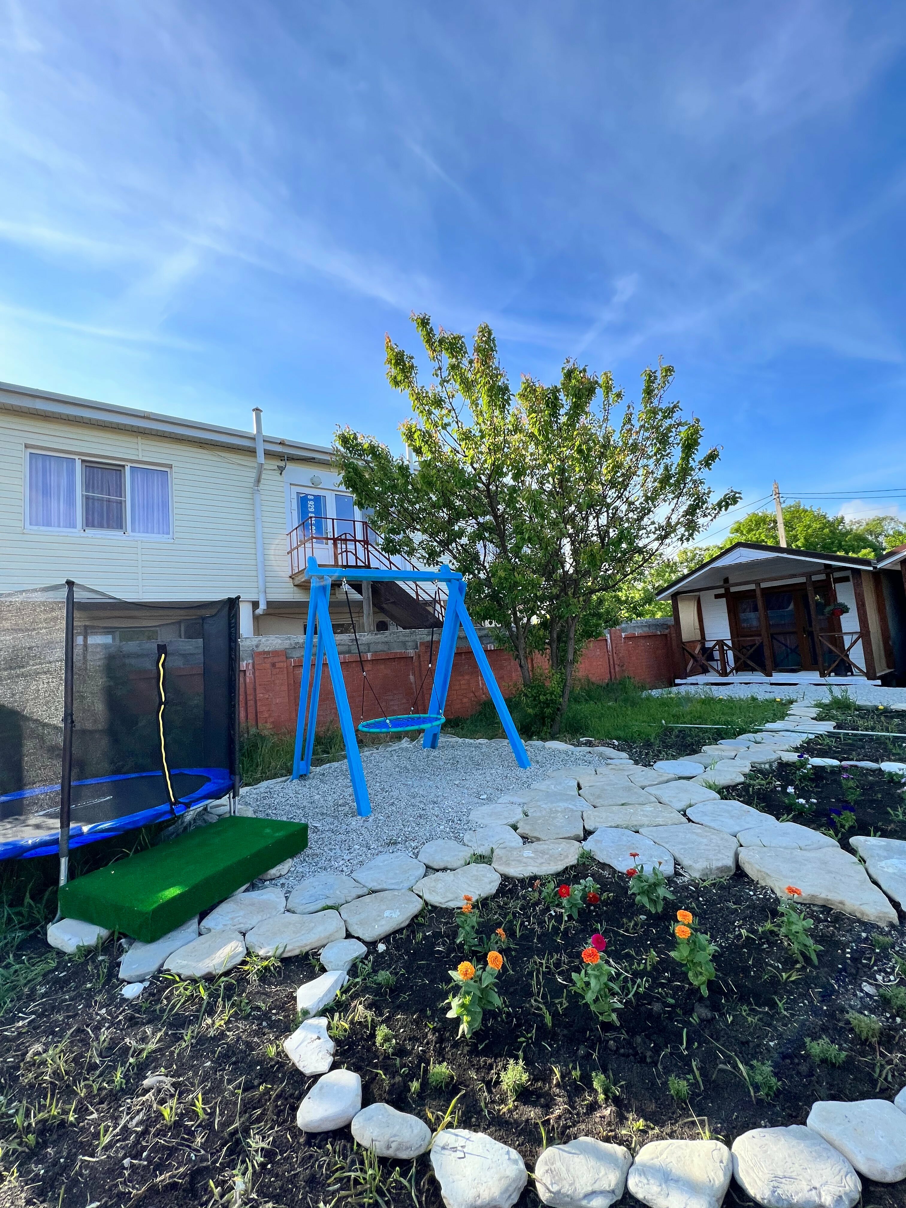 Домики с бассейном