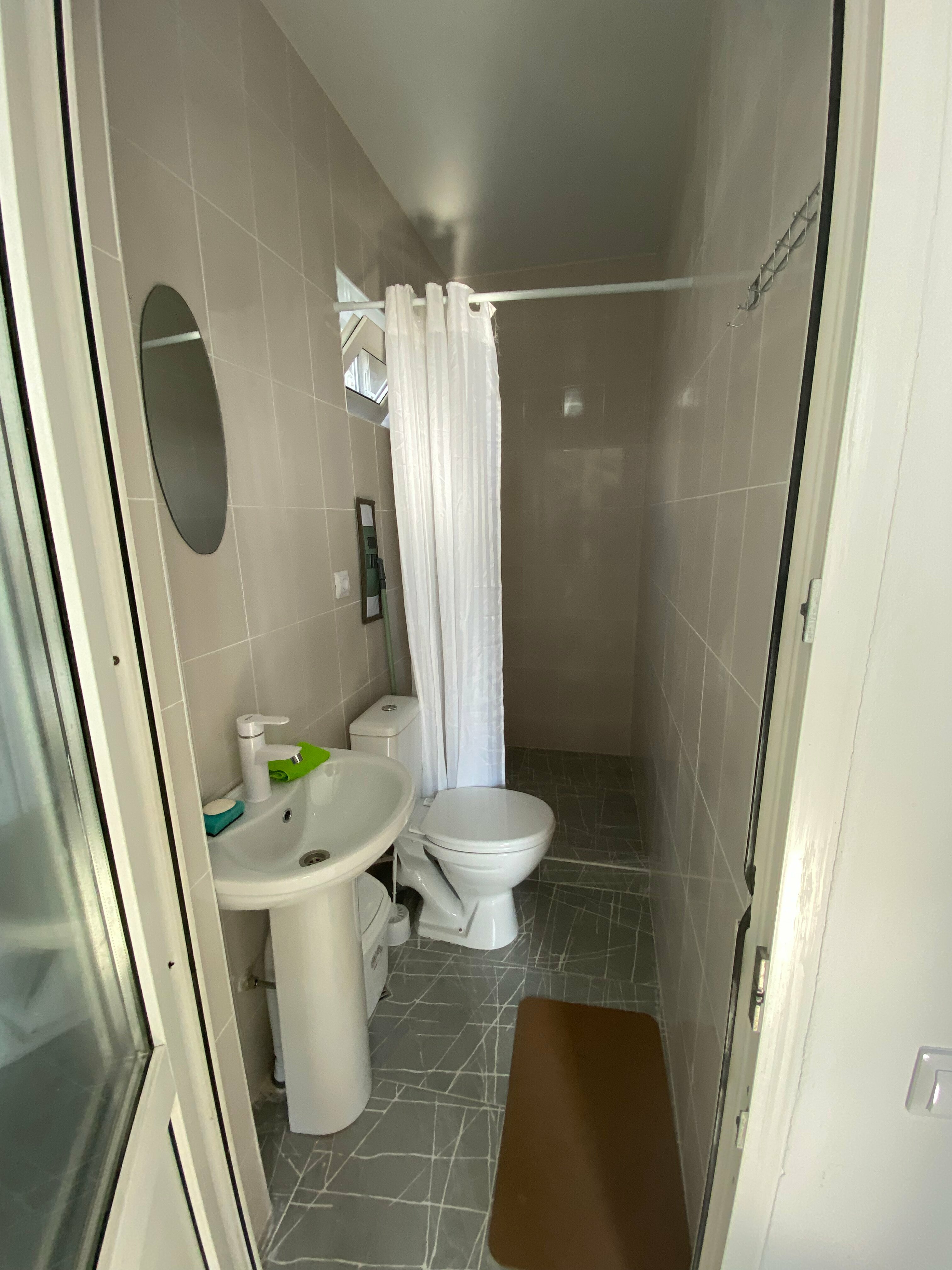 Номер-студия с кроватью размера "king-size" и диван-кроватью