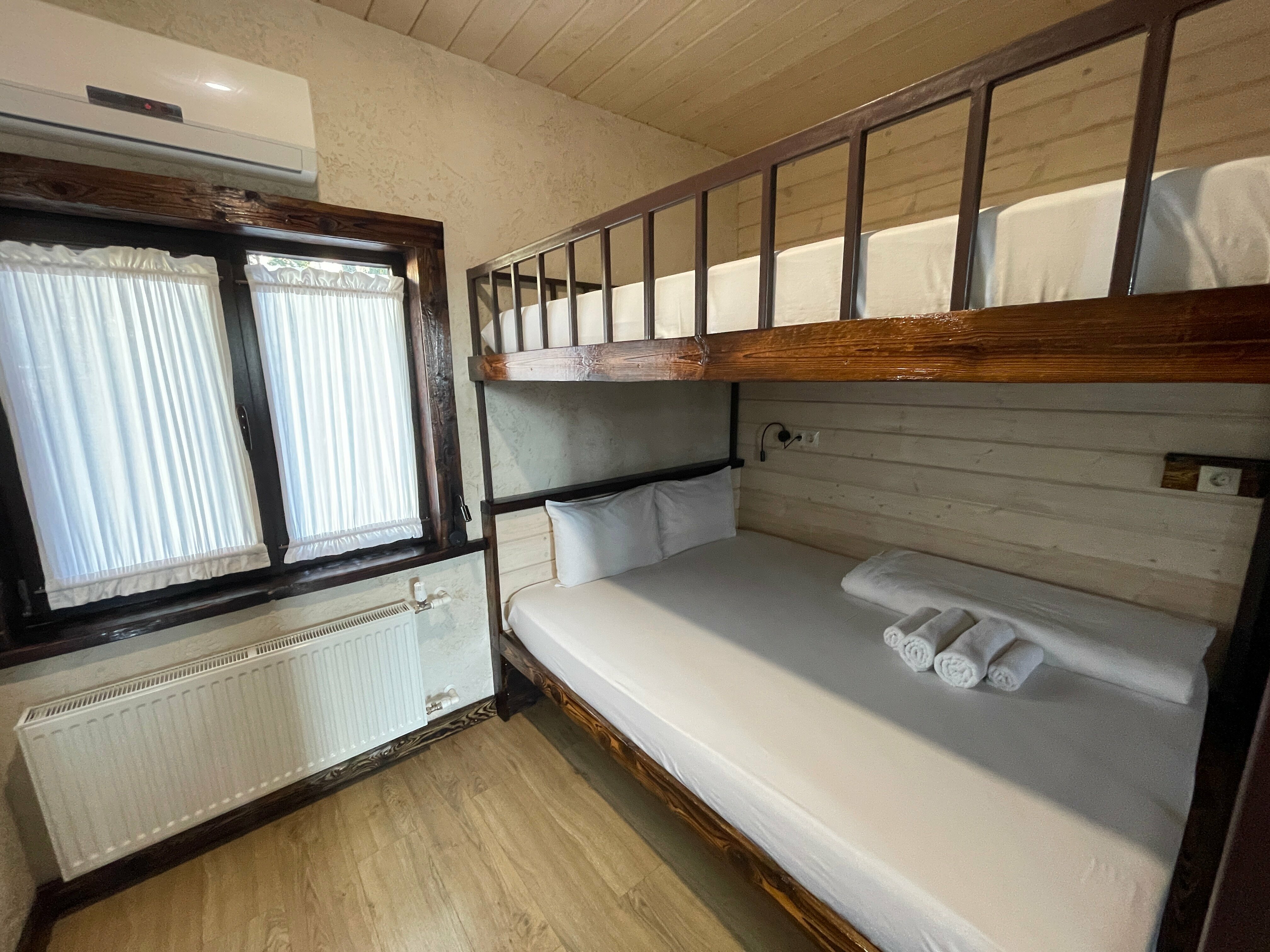 Семейный номер с видом на горы