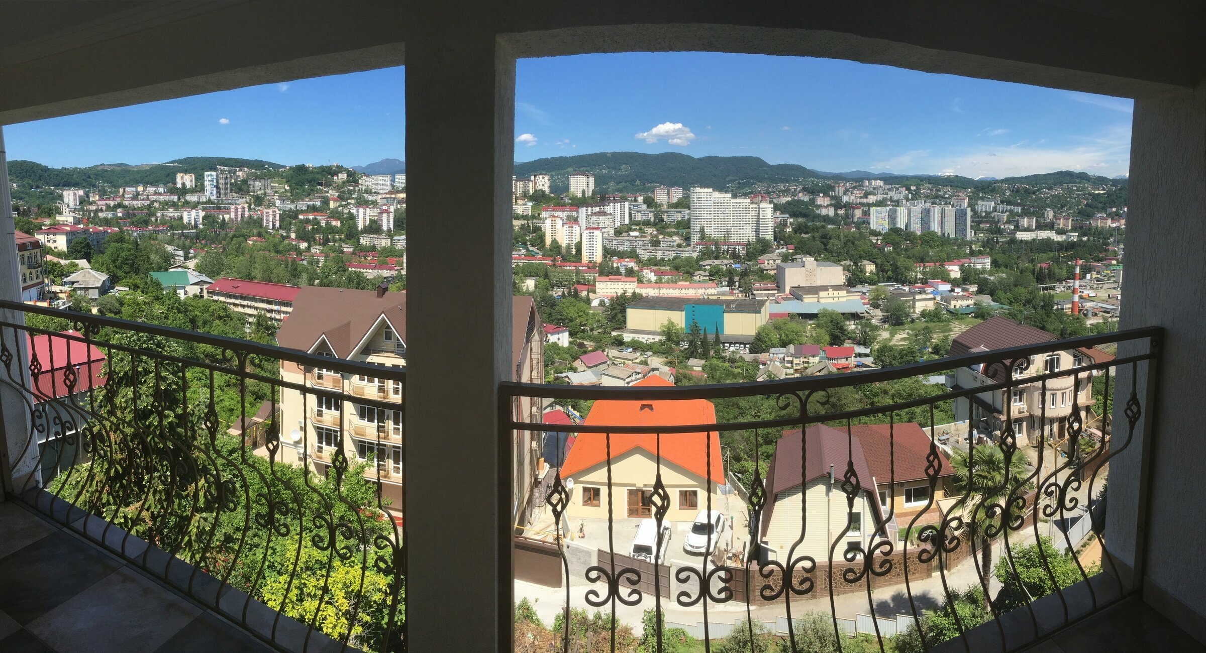 Трехместный номер с видом на горы