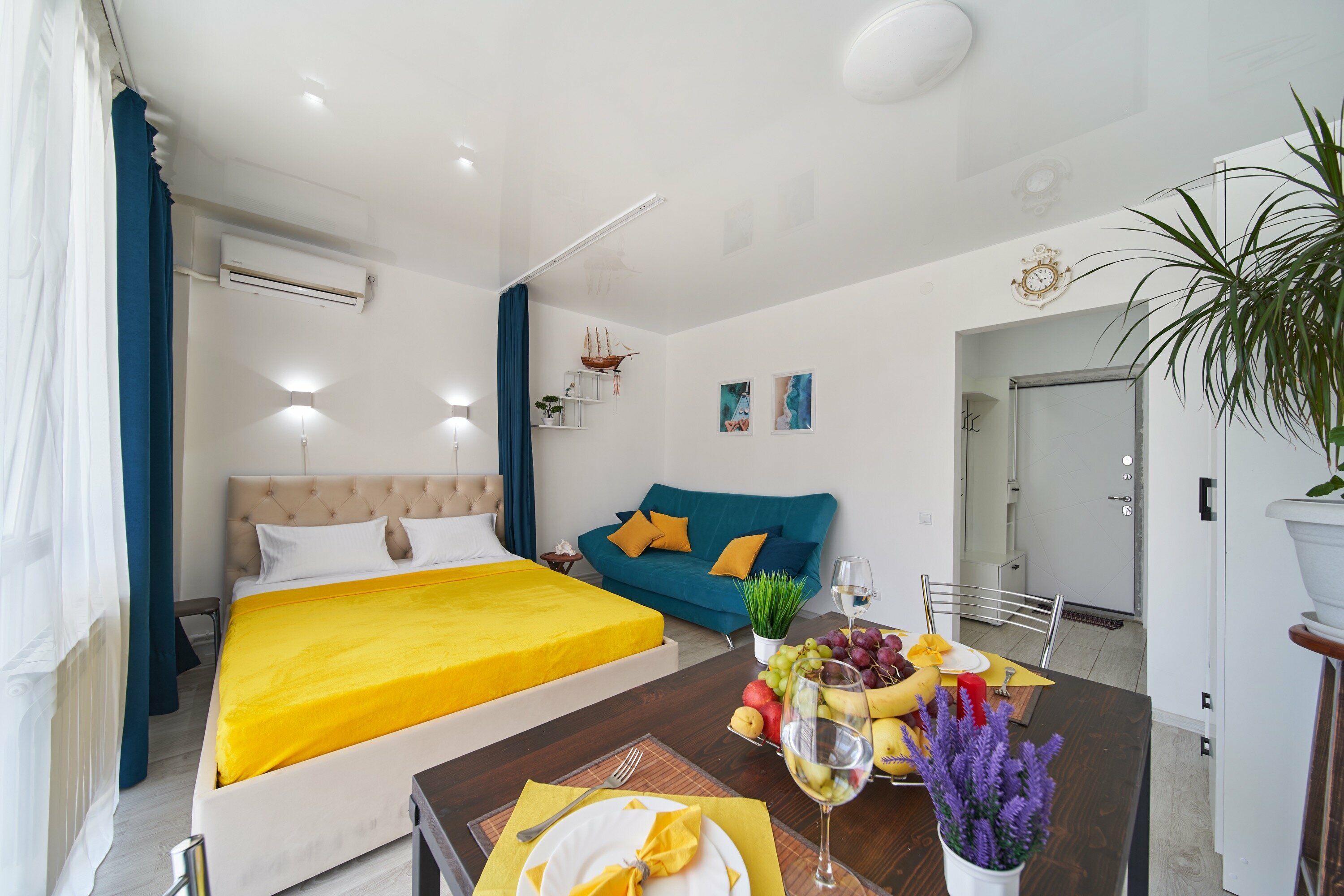 Семейный номер с боковым видом на море