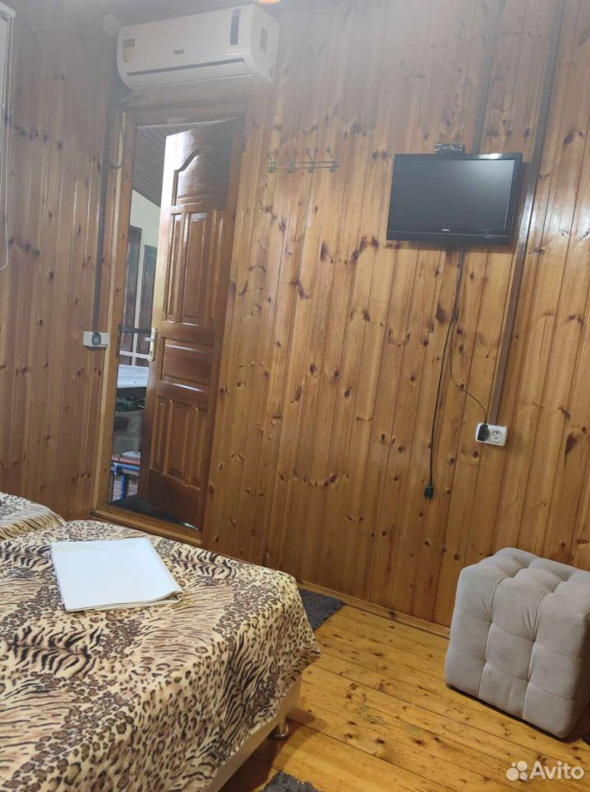 Двухместный номер с 2 отдельными кроватями общим душем и туалетом