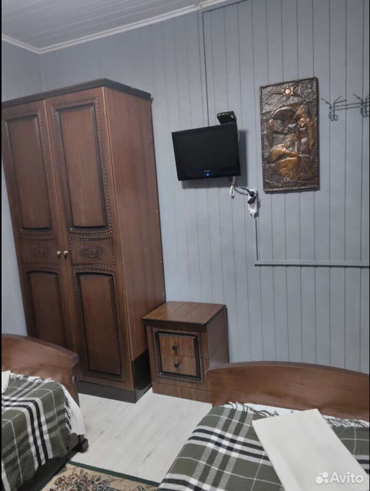 Двухместный номер с 2 отдельными кроватями общим душем и туалетом