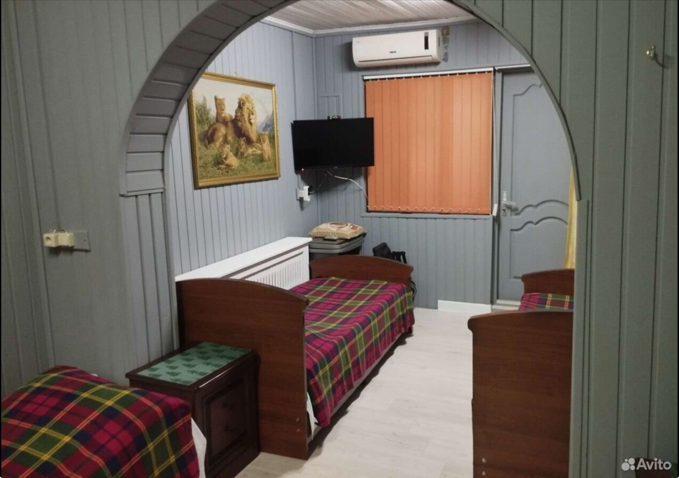 Четырехместный номер с общим душем и туалетом