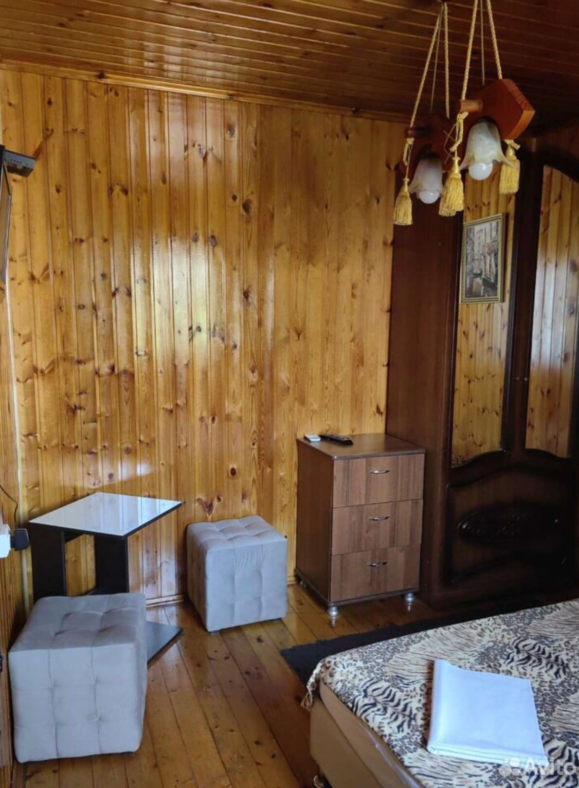 Двухместный номер с 2 отдельными кроватями общим душем и туалетом