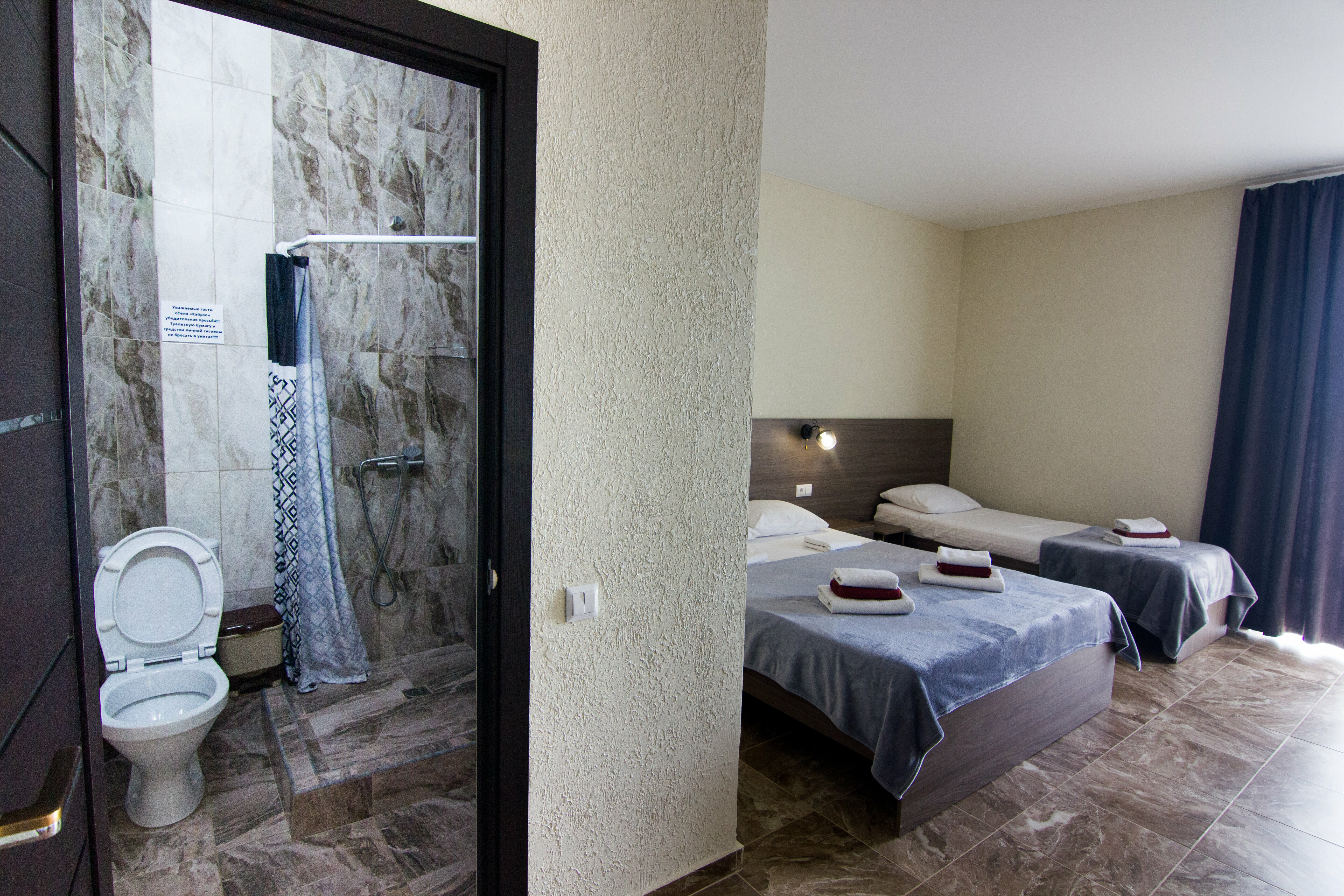 Трехместный номер с балконом