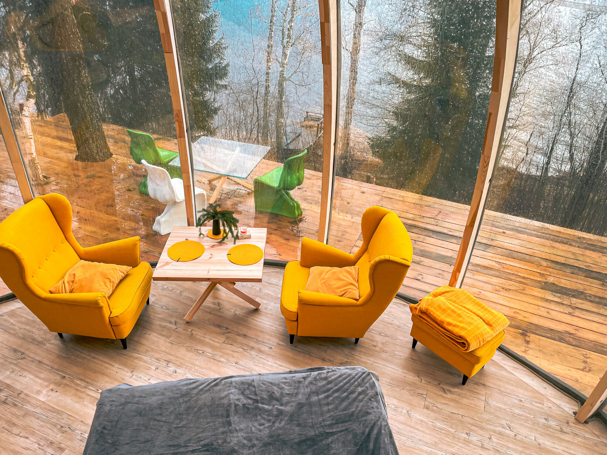 Трехместный номер с видом на озеро