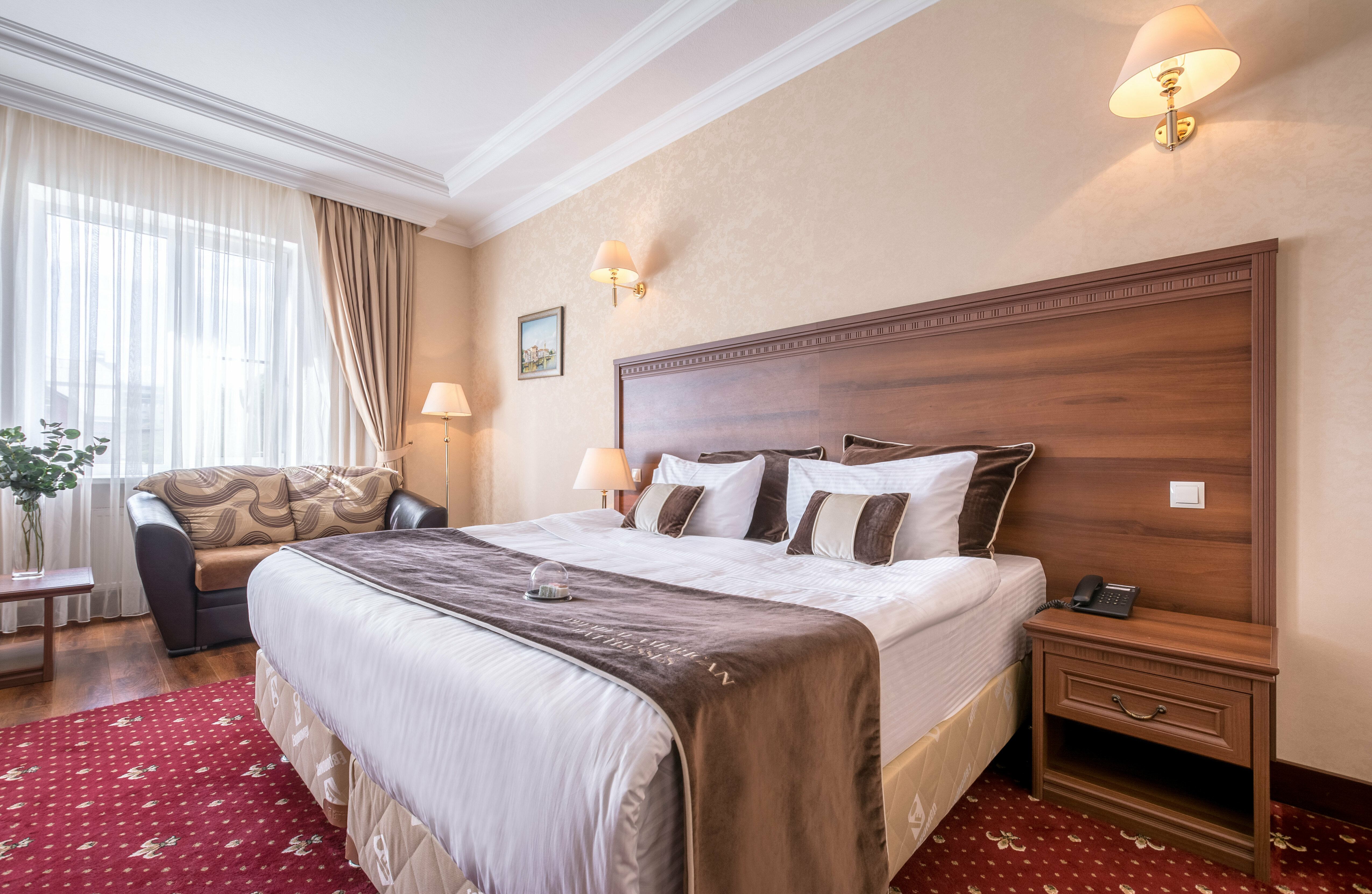 Полулюкс (просторный, с высокими потолками — 3,2 метра)