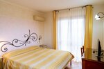 Улучшенная студия-люкс в Lola Piccolo Hotel