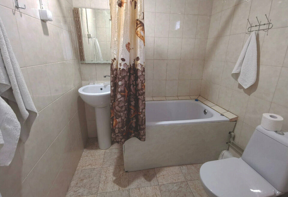 Четырехместный номер с ванной комнатой