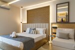 Двухместный номер «Делюкс» с 1 двуспальной кроватью (2 Adults + 1 Child) в Mythic Summer Hotel