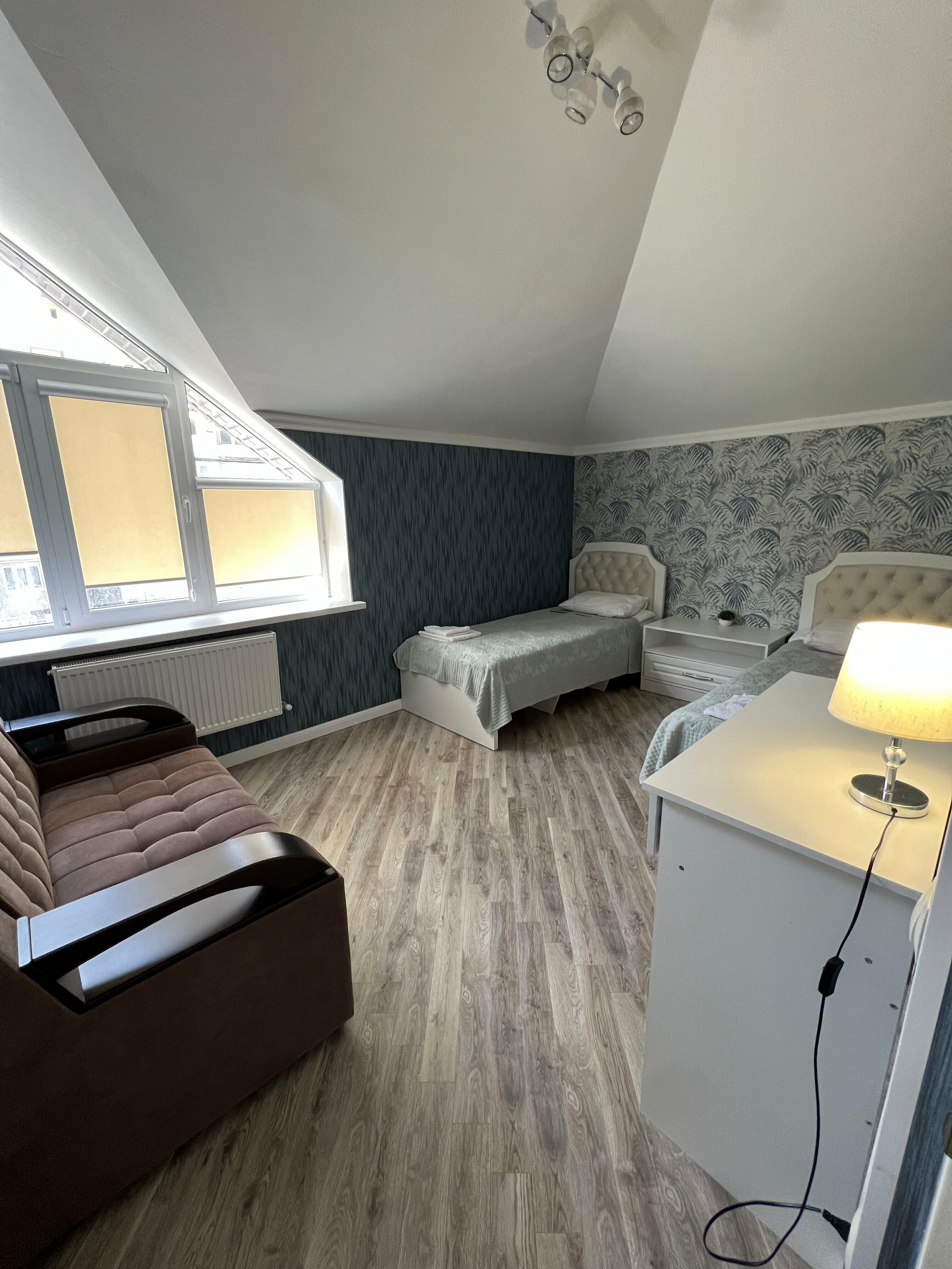 Cемейный номер с собственной ванной комнатой