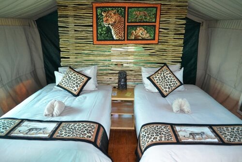 Палатка, доступ к бассейну, вид на реку в Mwandi View Lodge