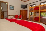 Quadruple Room Ground Floor в 10 Alexander B&B