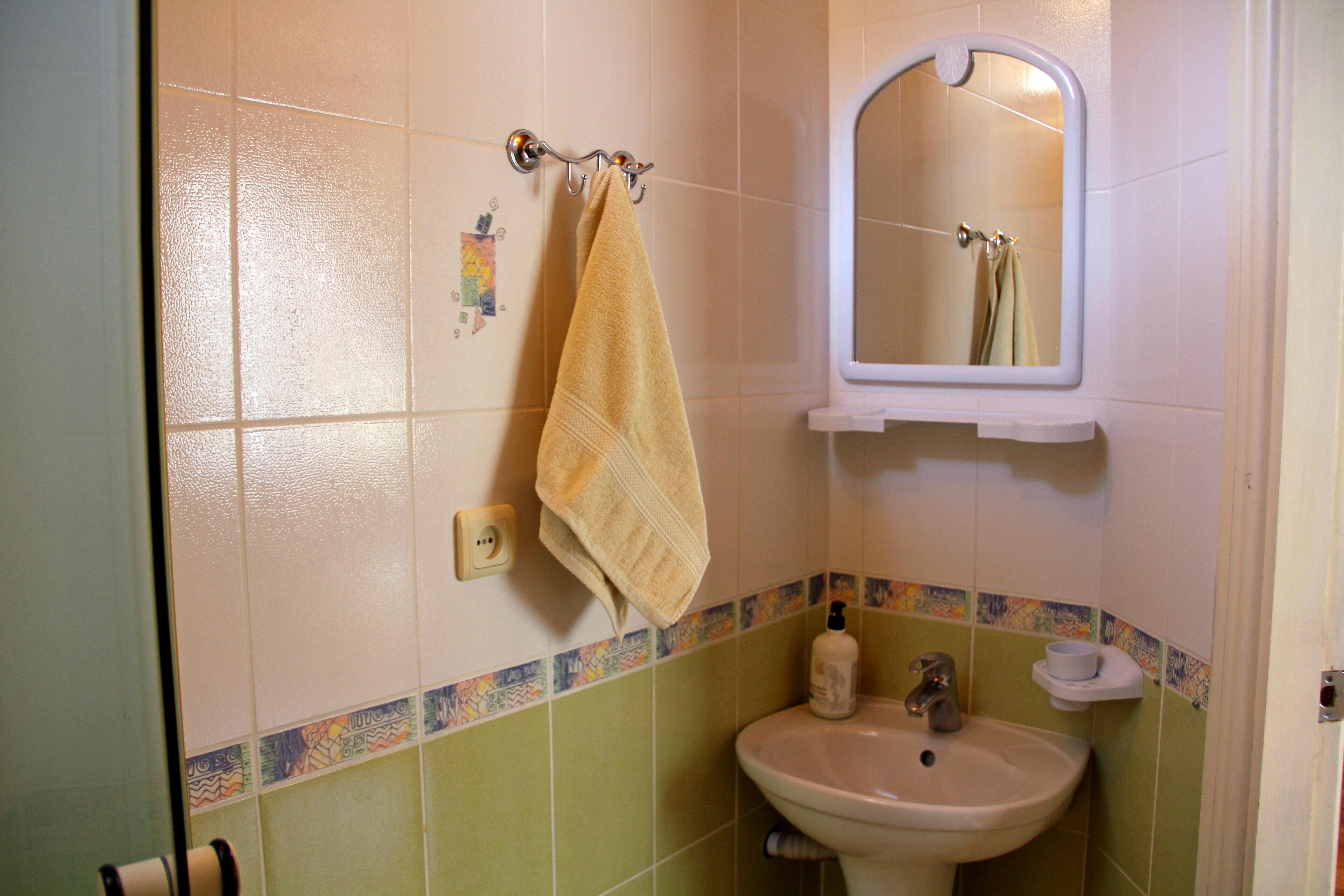 Трехместный номер с видом на горы