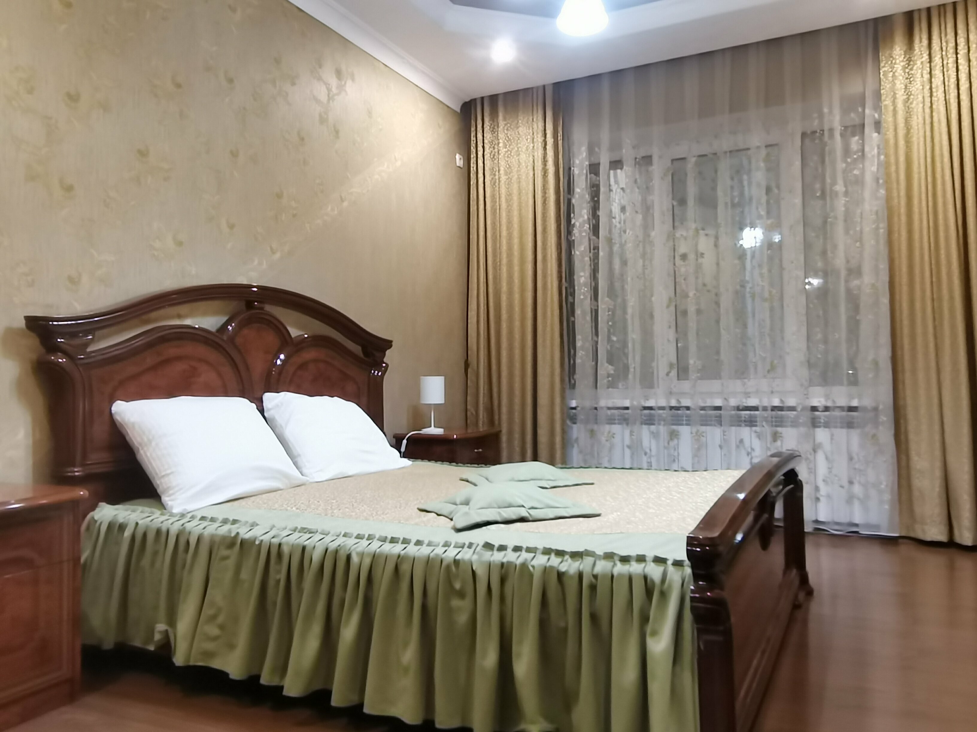 Номер ДВУХКОМНАТНЫЙ с 1 двухспальной кроватью