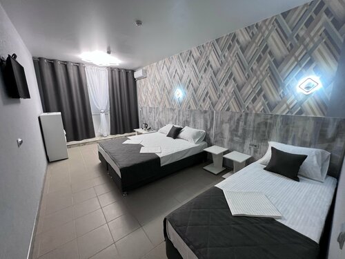 Трехместный номер «Комфорт» с душем