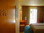 Номер с 2 односпальными кроватями в Hotel Flisvos