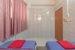 Standard Twin Room with Shared Bathroom в New Central Guesthouse