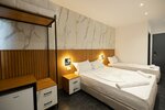 Трехместный номер «Делюкс» в Aglon Twin's Hotel