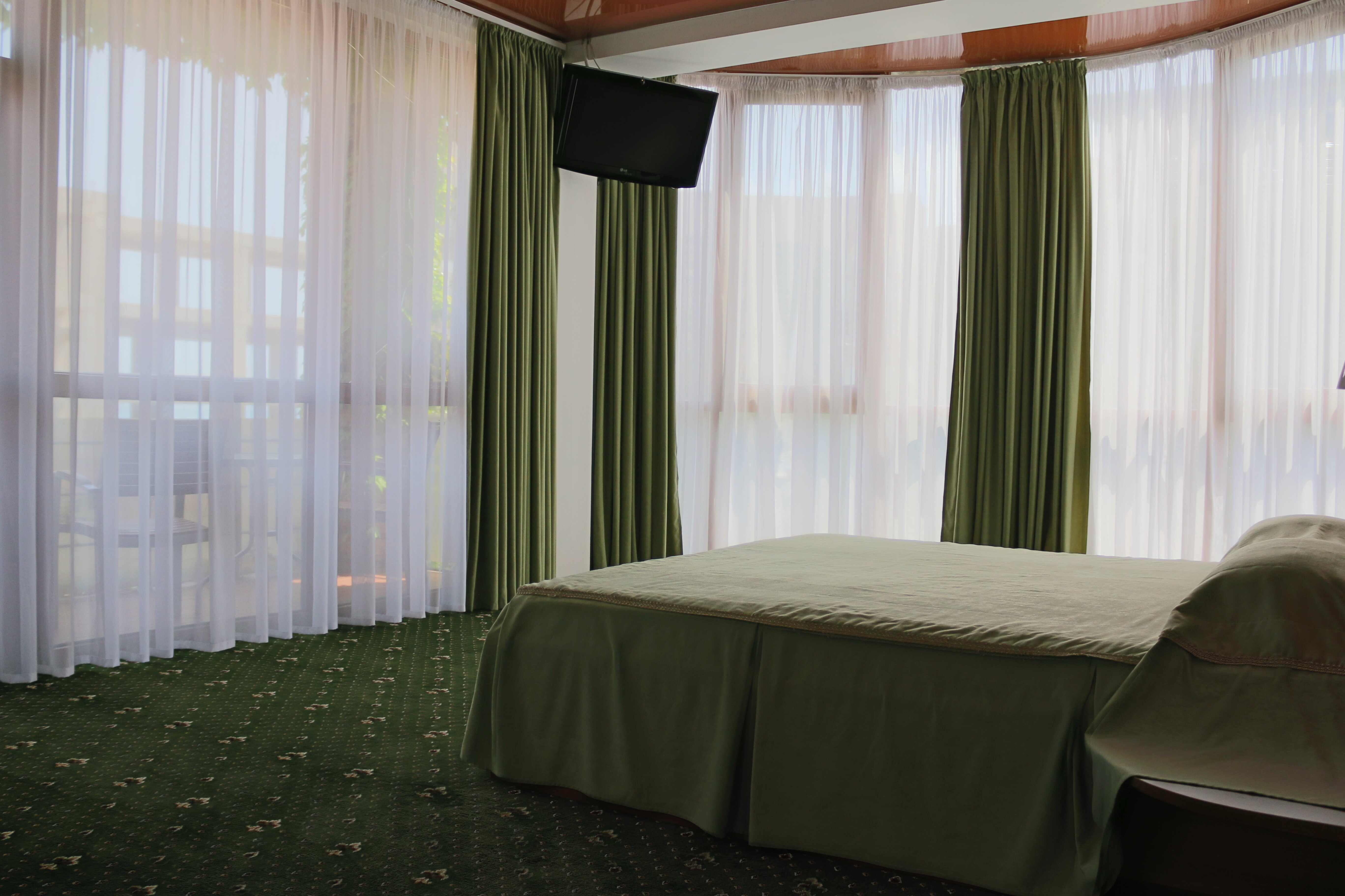 Люкс с кроватью размера «king-size» и видом на море