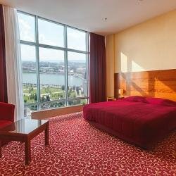 Номер полулюкс с 1 двуспальной кроватью и панорамным видом в Гранд Отель Казань