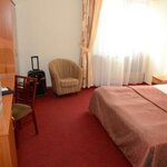 Номер улучшенный с 1 двуспальной кроватью в AZIMUT Отель Углич