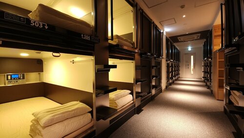 Man Capsule Room - Lower Bed в Acro Capsule Hotel Namba Dotonbori