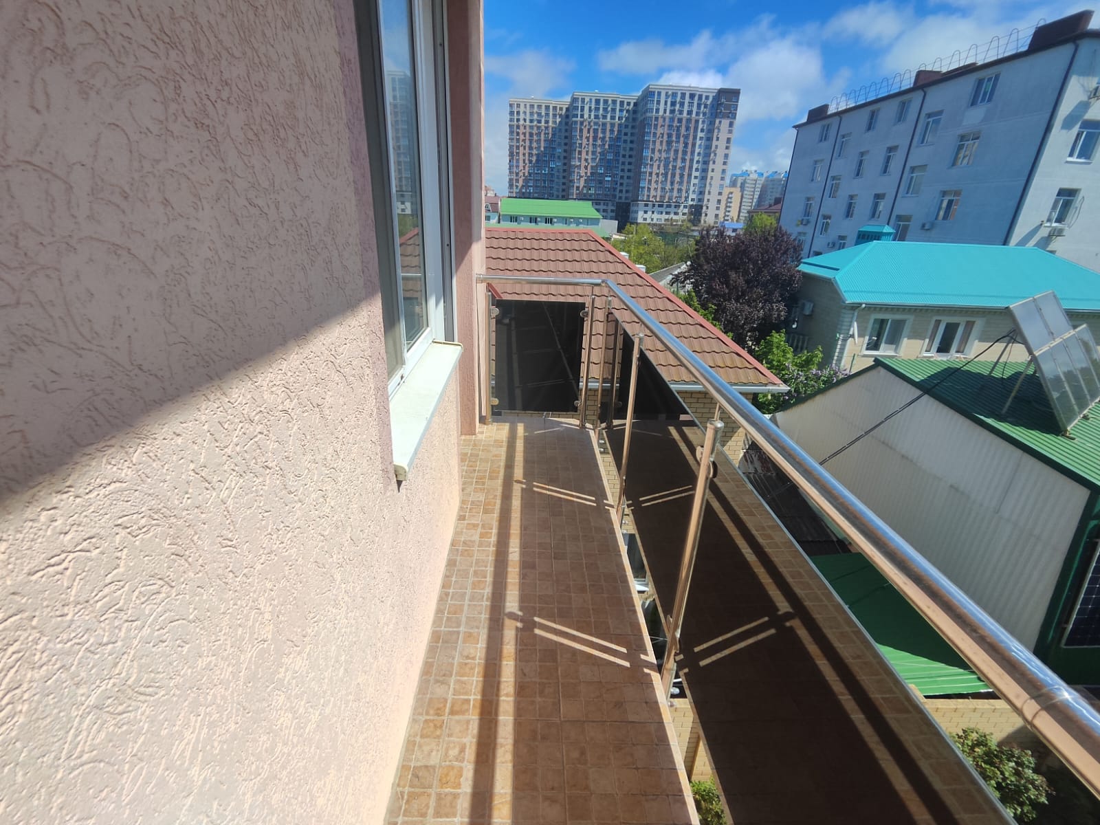 Трехместный номер с балконом