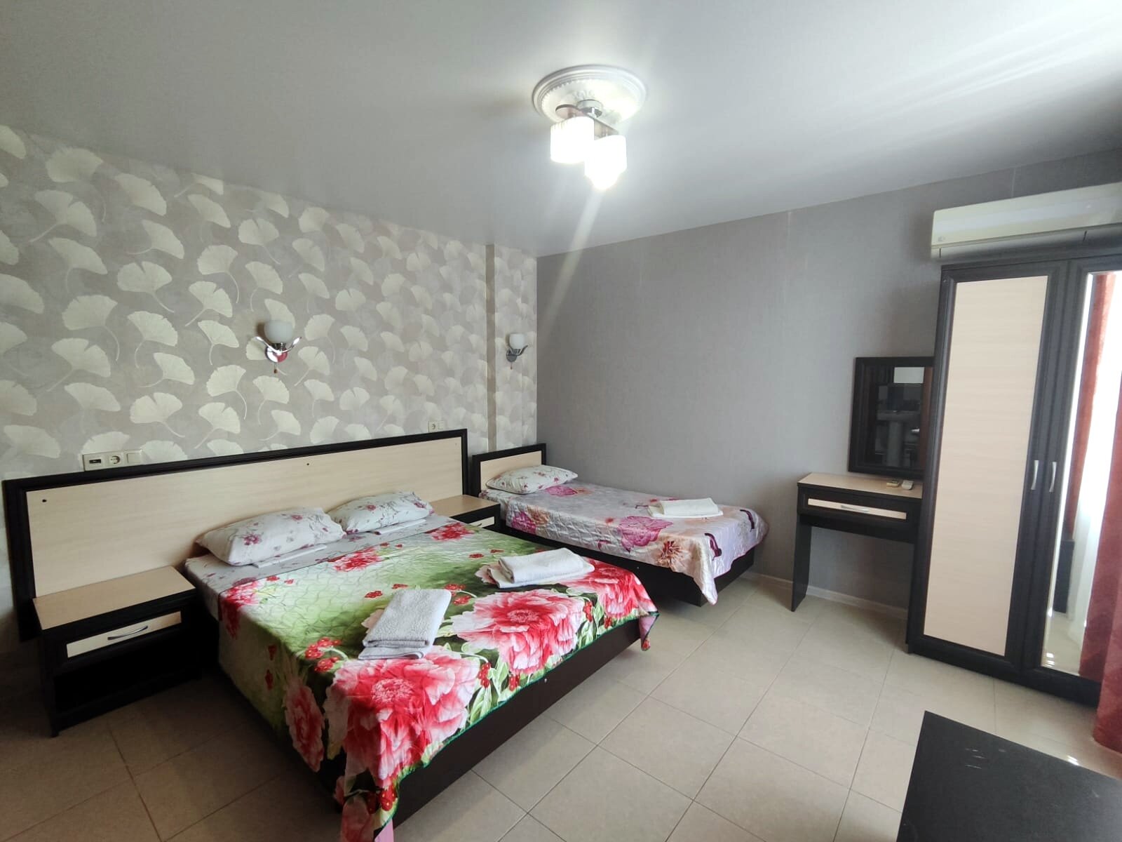 Трехместный номер с балконом